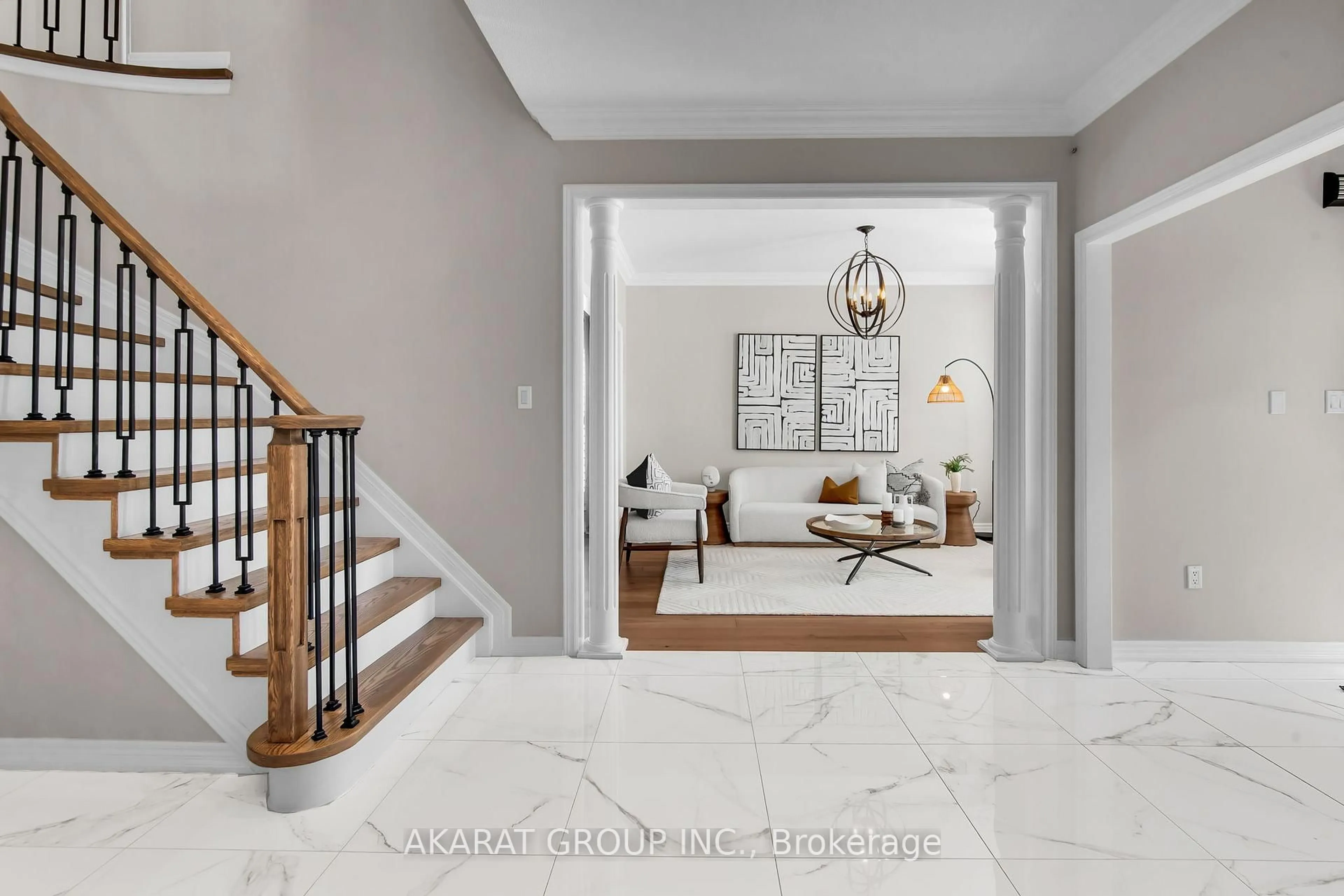 Indoor entryway for 2113 Dalecroft Cres, Burlington Ontario L7M 4B3