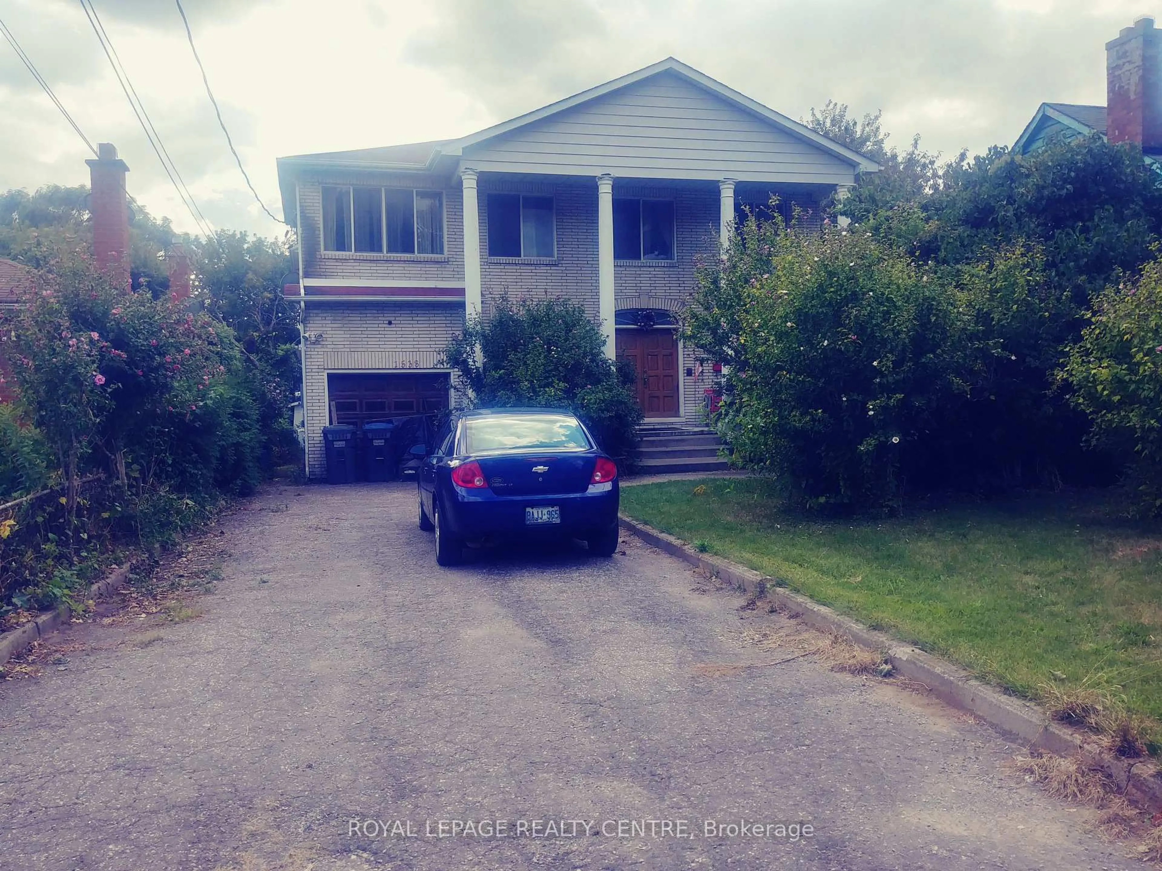 Blurry image for 1538 Cawthra Crt, Mississauga Ontario L5G 4L3