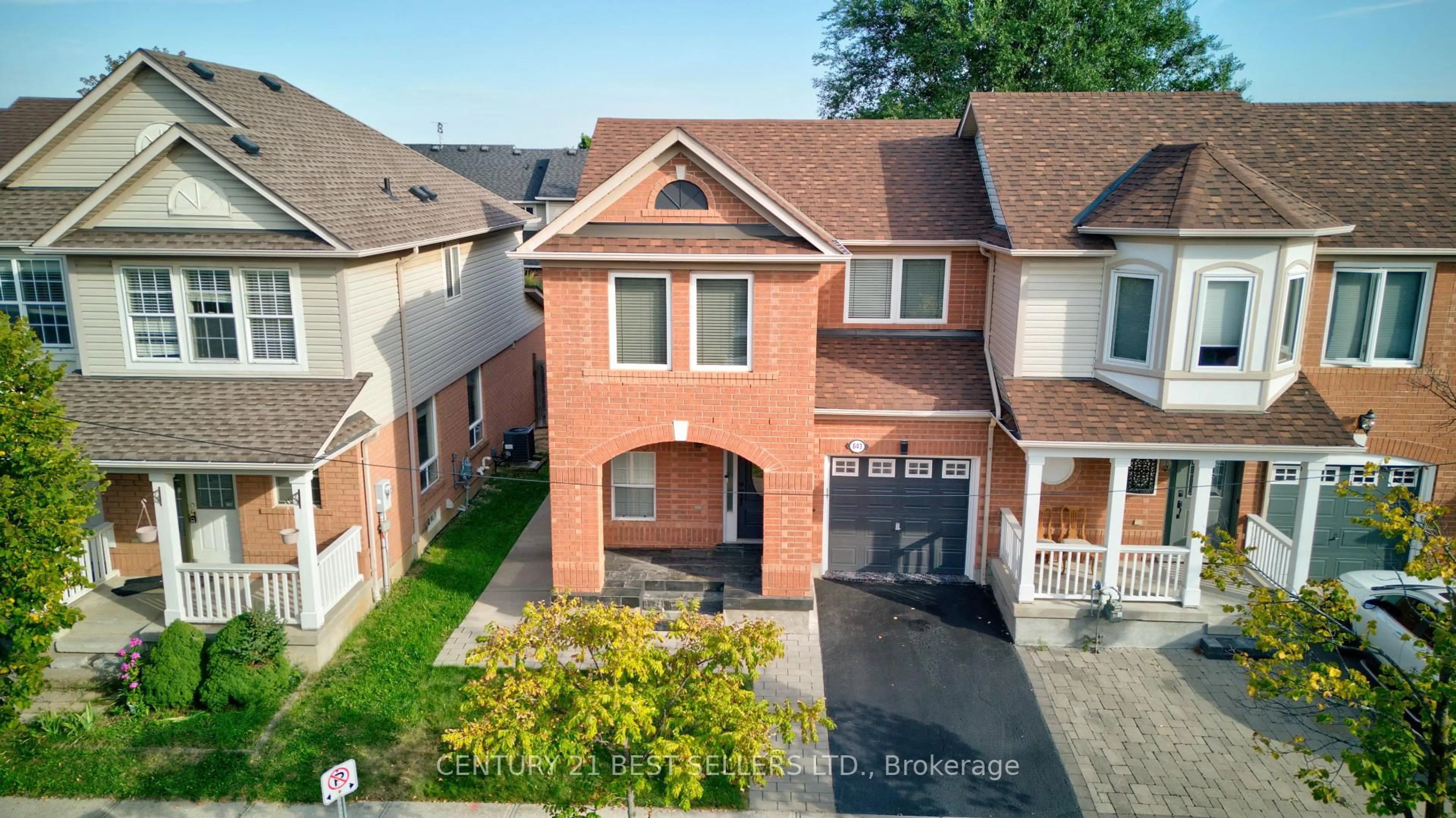 A pic from outside/outdoor area/front of a property/back of a property/a pic from drone, street for 643 Porter Way, Milton Ontario L9T 5W2