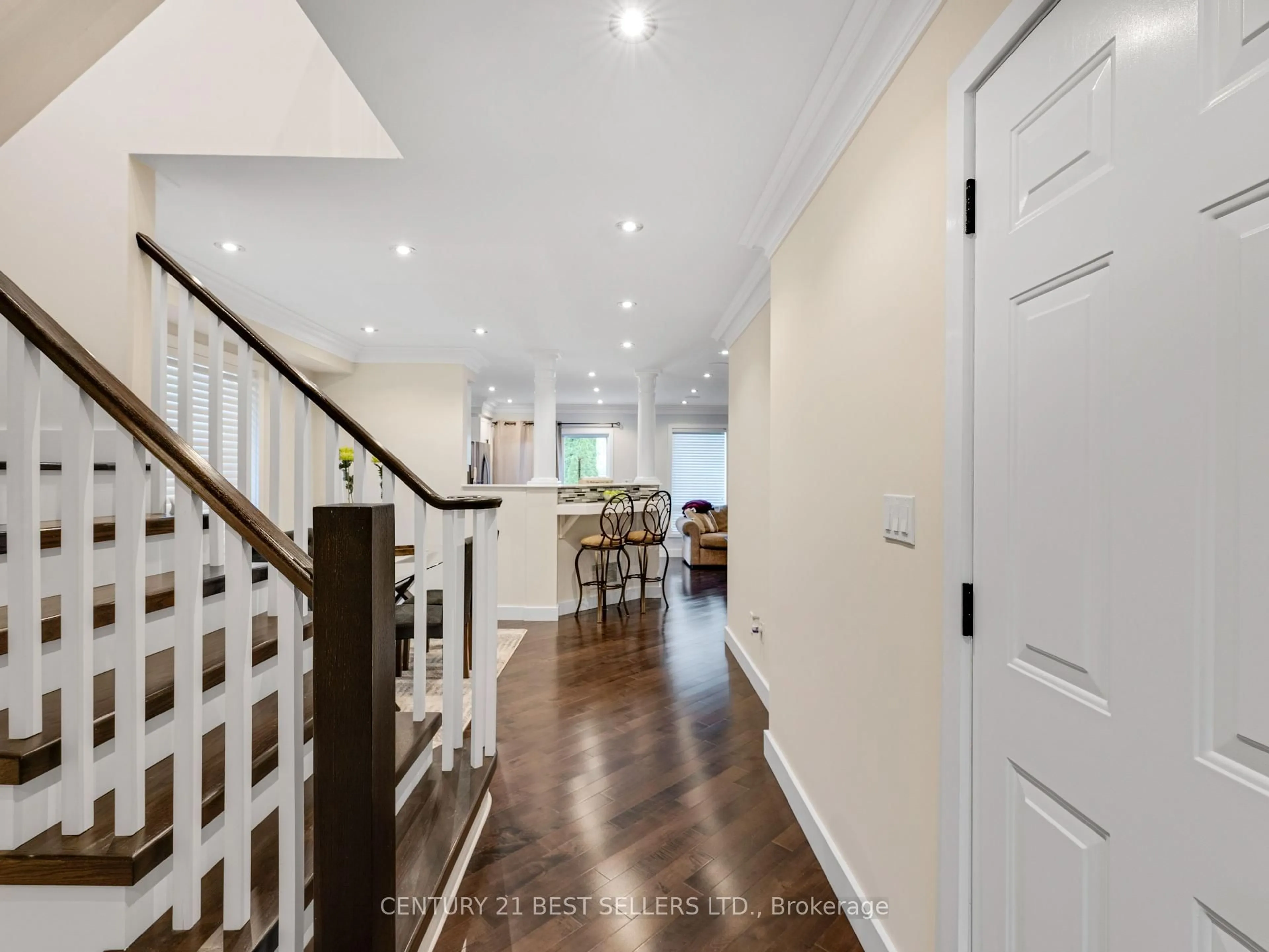 Indoor entryway for 643 Porter Way, Milton Ontario L9T 5W2