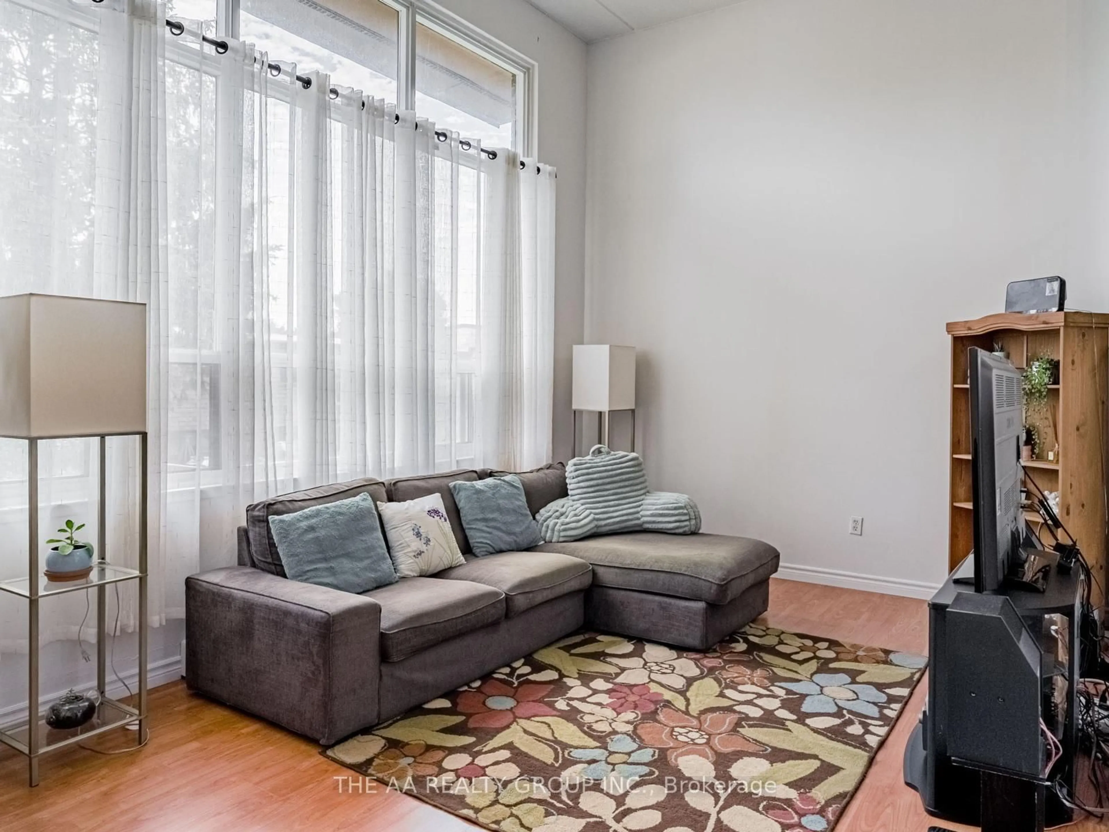 Living room with furniture, unknown for 180 Mississauga Valley Blvd #46, Mississauga Ontario L5A 3M2