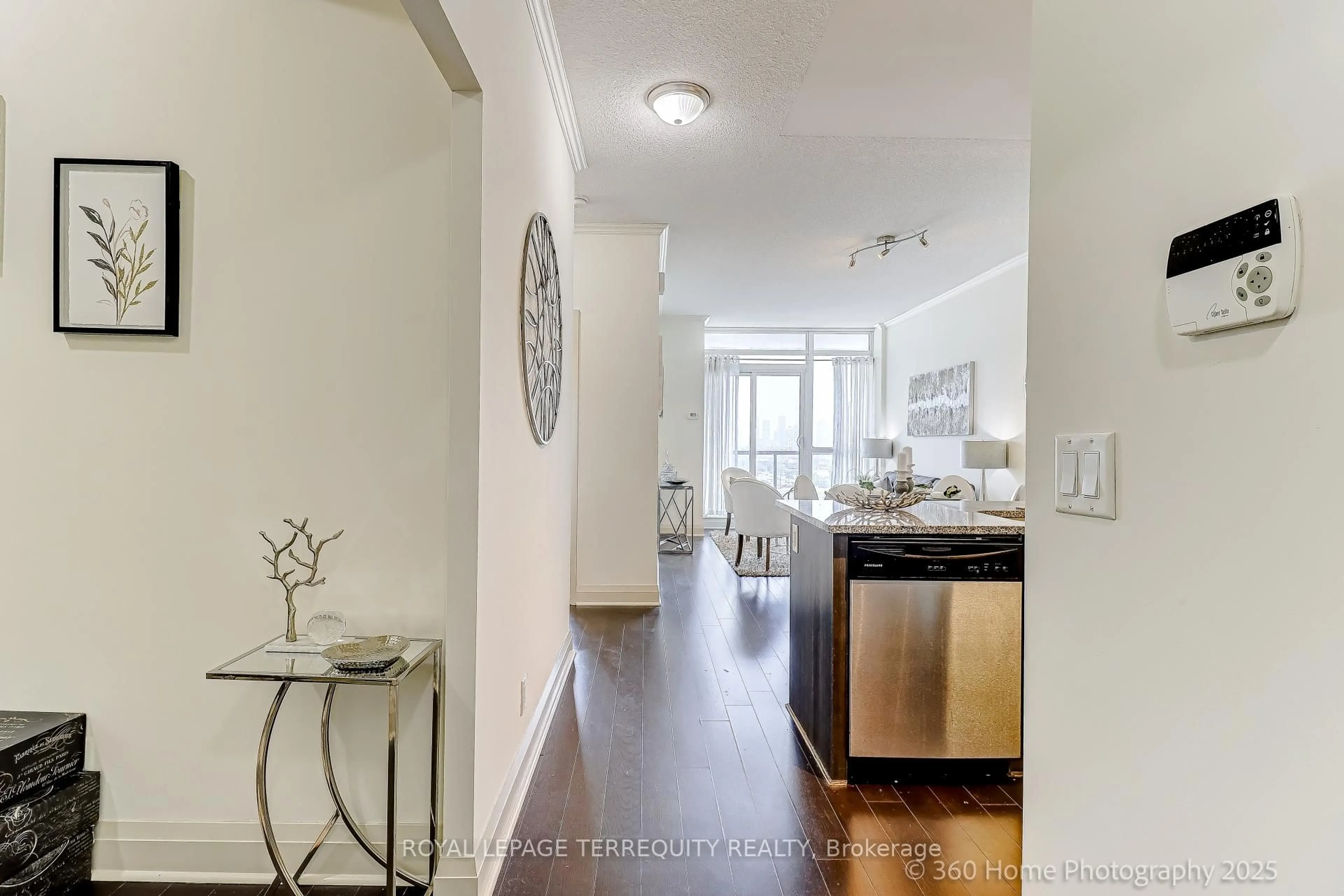 Indoor entryway for 1185 The Queensway #716, Toronto Ontario M8Z 0C6