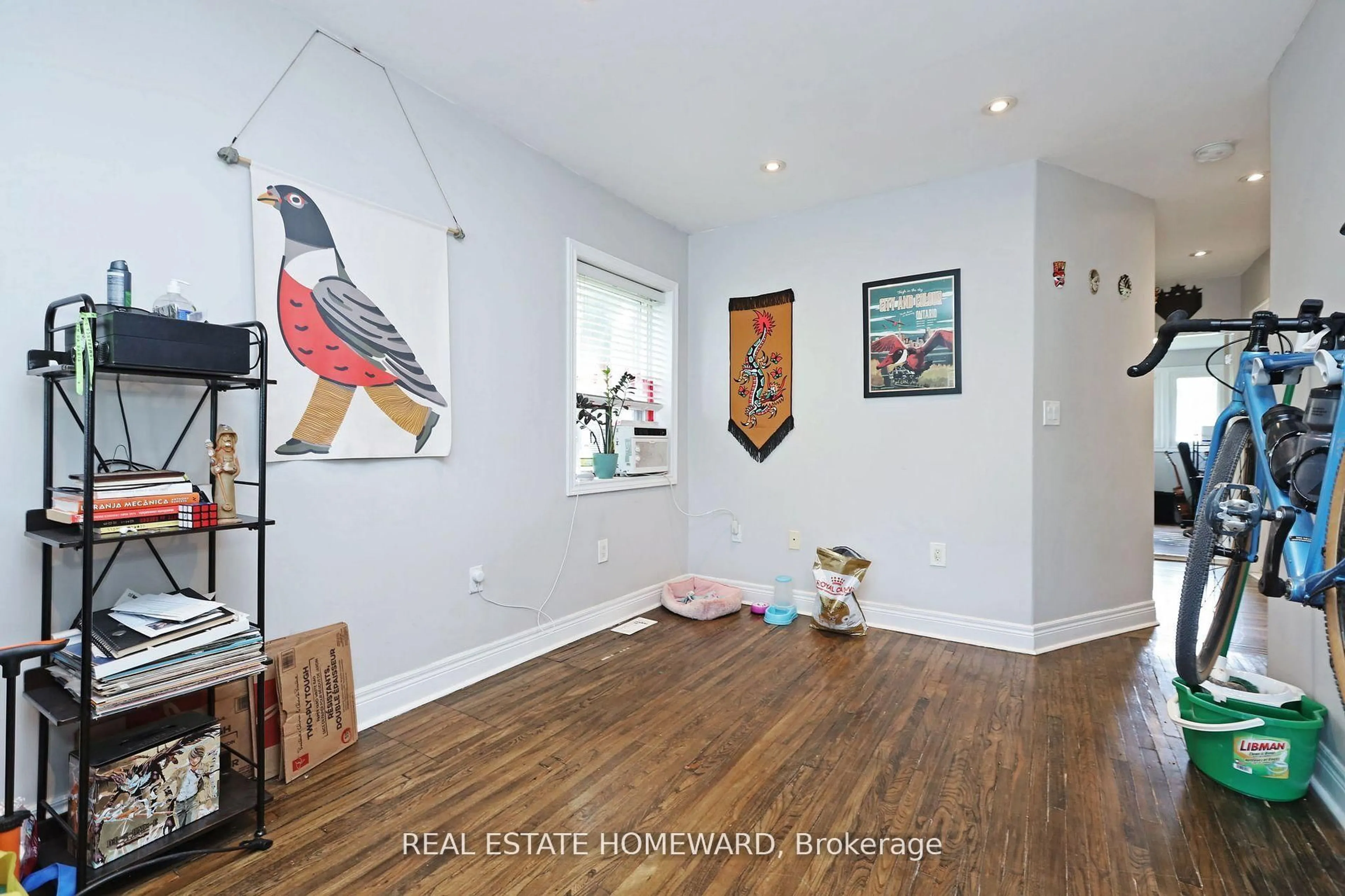 Indoor foyer for 156 Royal York Rd, Toronto Ontario M8V 2V3