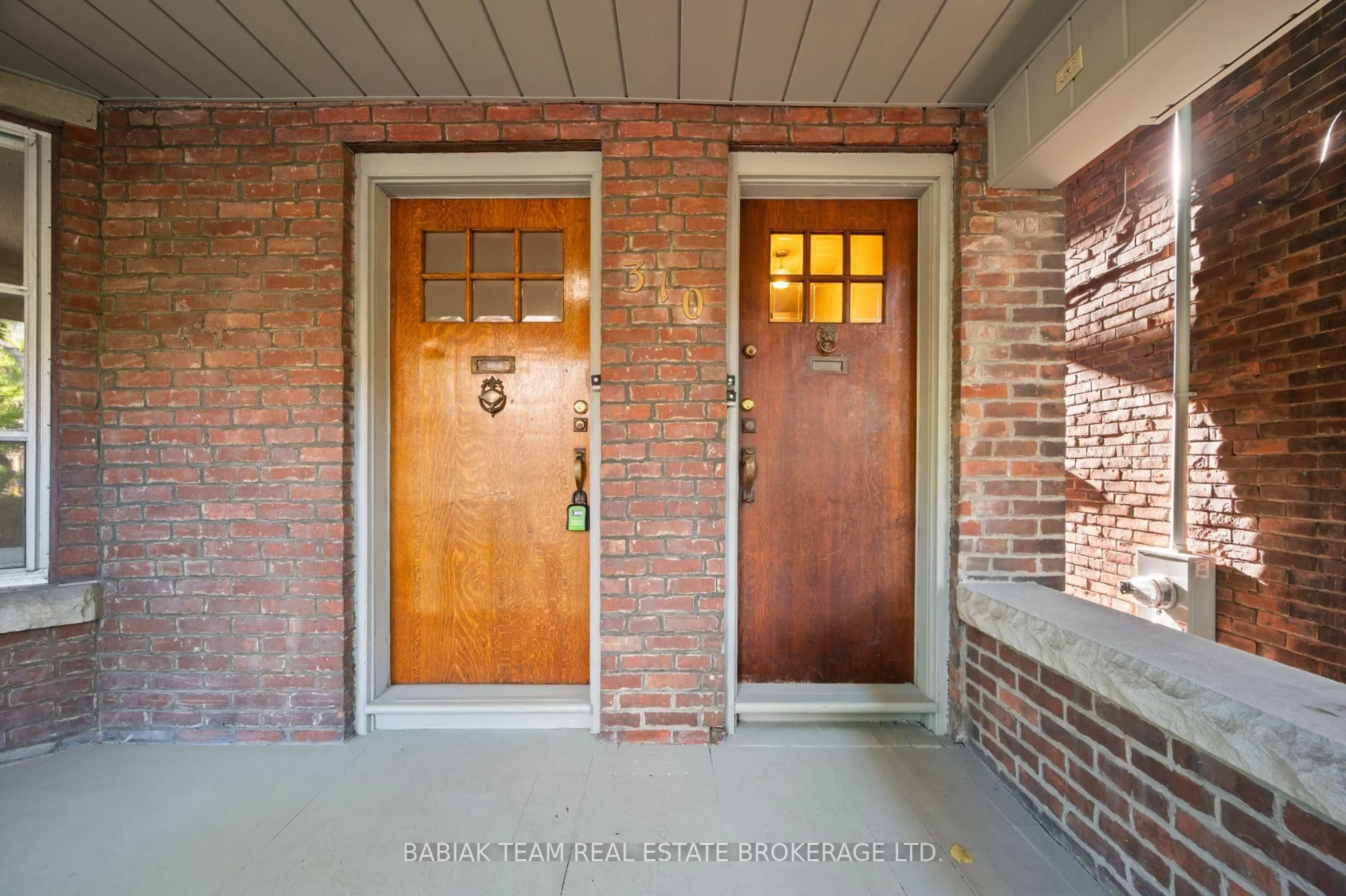 Indoor entryway for 310 Sunnyside Ave, Toronto Ontario M6R 2R2