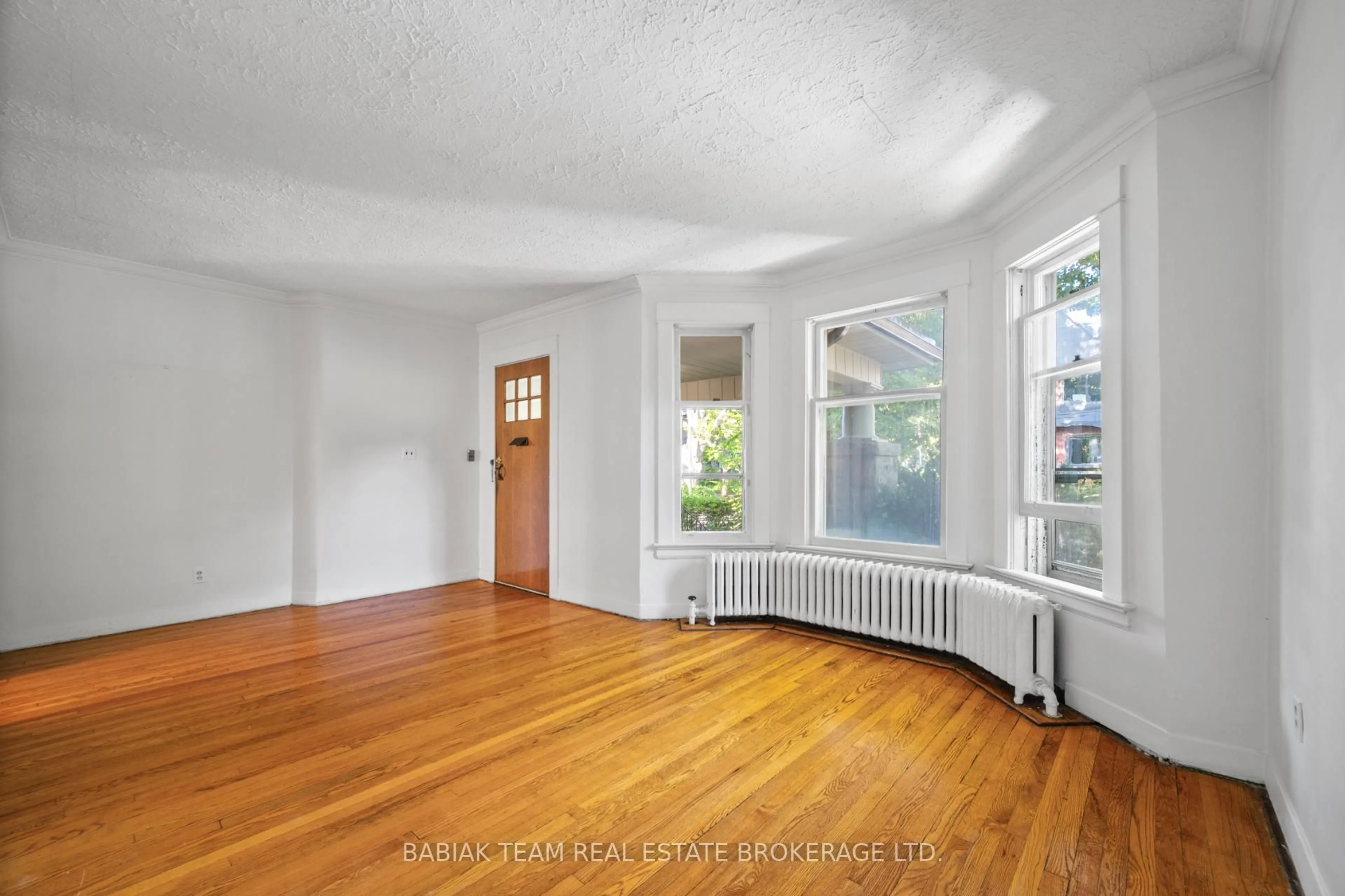 A pic of a room for 310 Sunnyside Ave, Toronto Ontario M6R 2R2