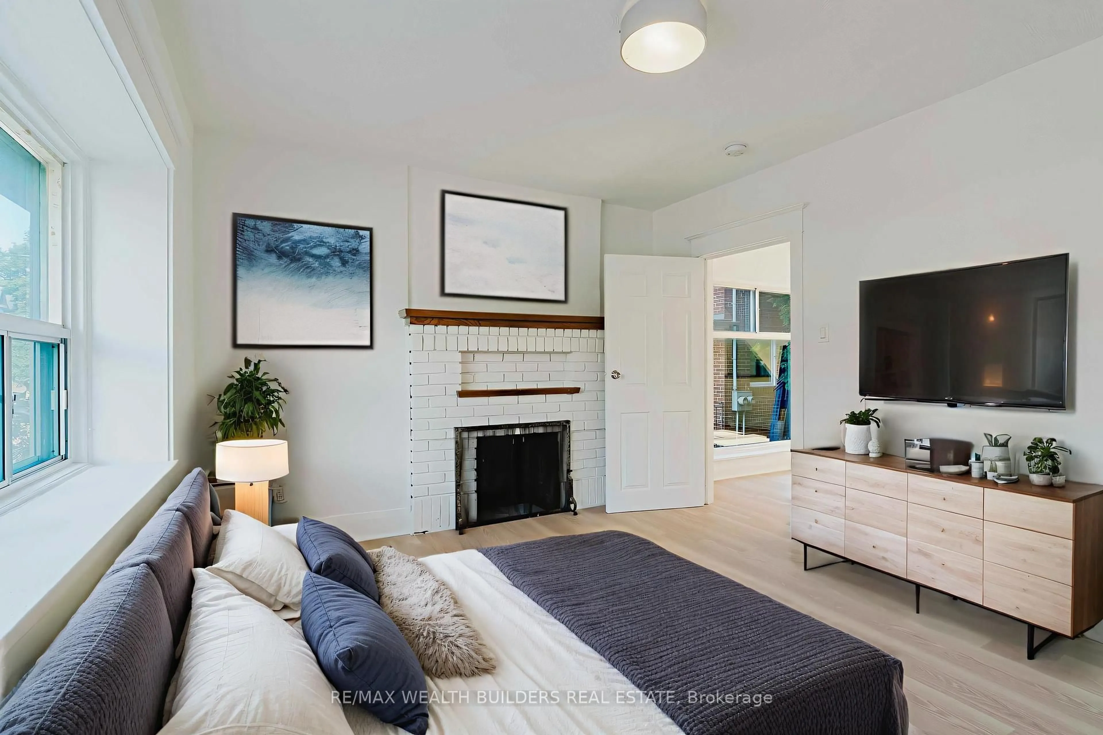 Living room with furniture, unknown for 4 GREENLAW Ave, Toronto Ontario M6H 3V5