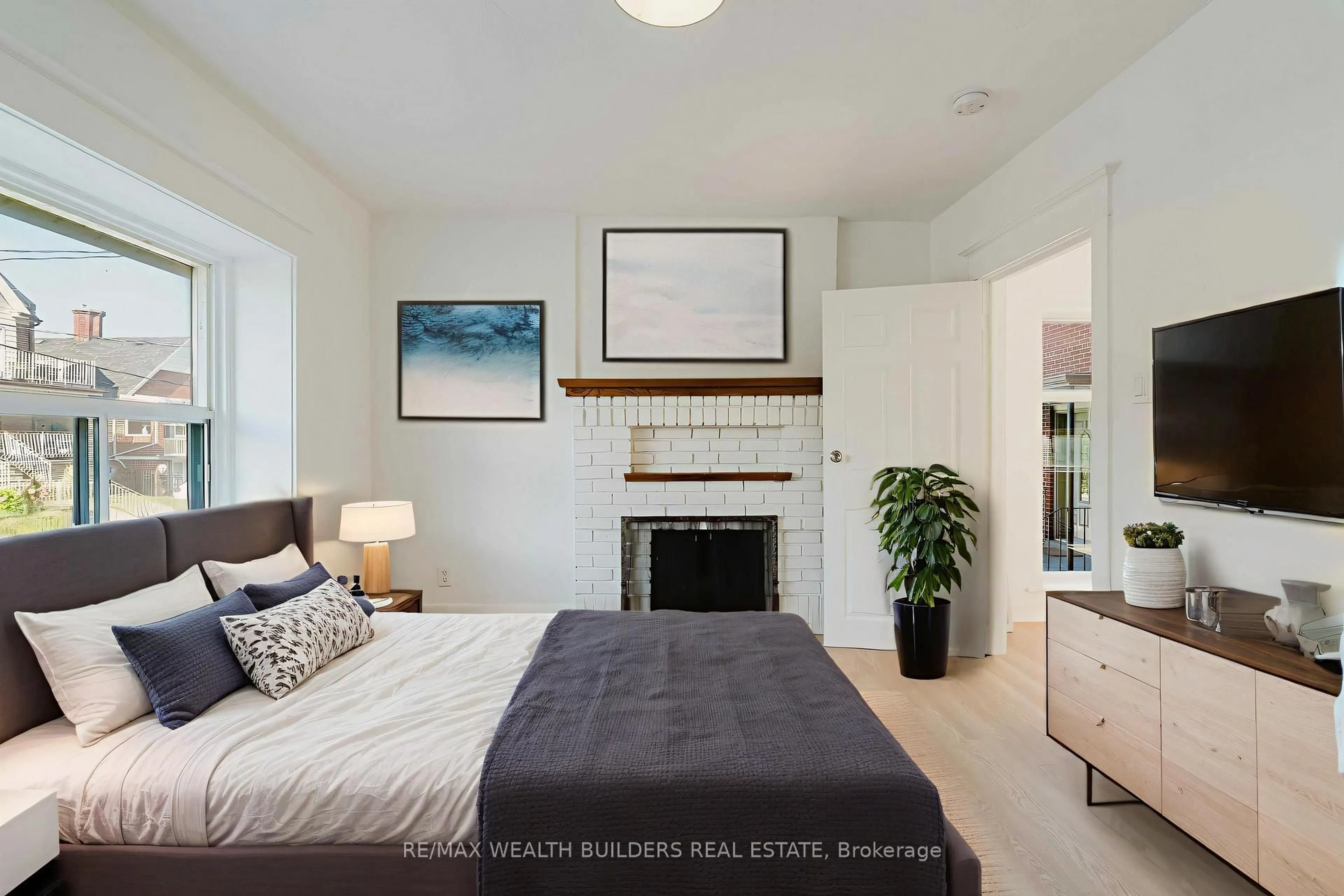 Bedroom with bed, unknown for 4 GREENLAW Ave, Toronto Ontario M6H 3V5