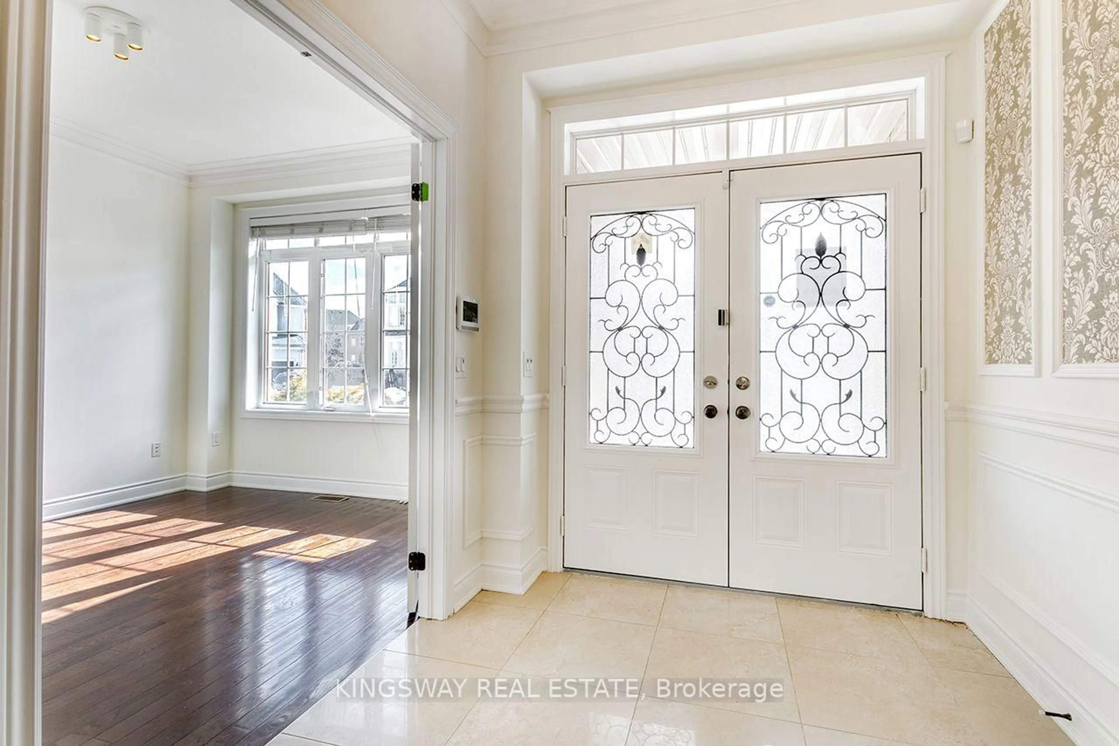 Indoor entryway for 9 Scotchmere Cres, Brampton Ontario L6P 3A6
