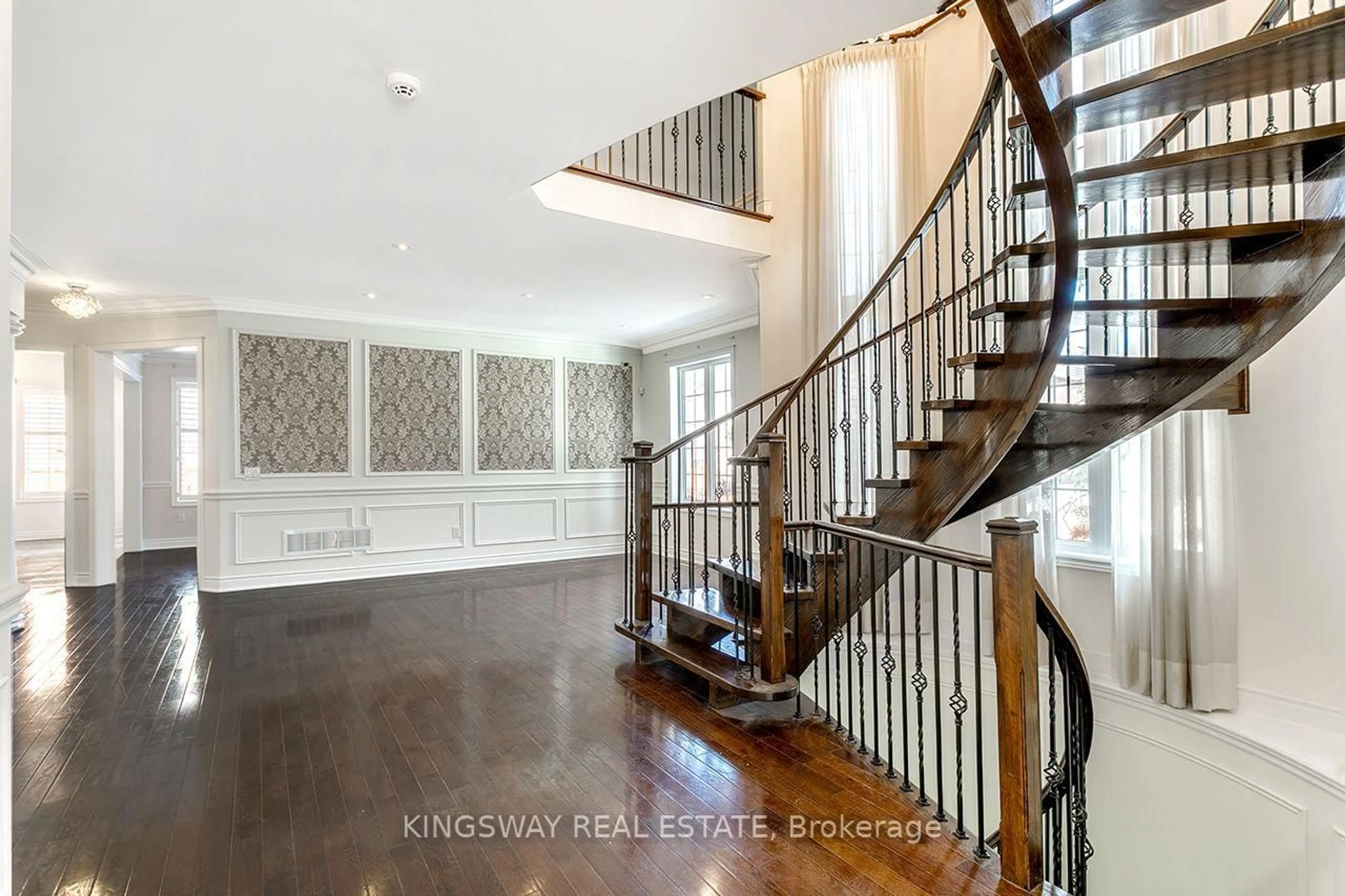 Indoor entryway for 9 Scotchmere Cres, Brampton Ontario L6P 3A6