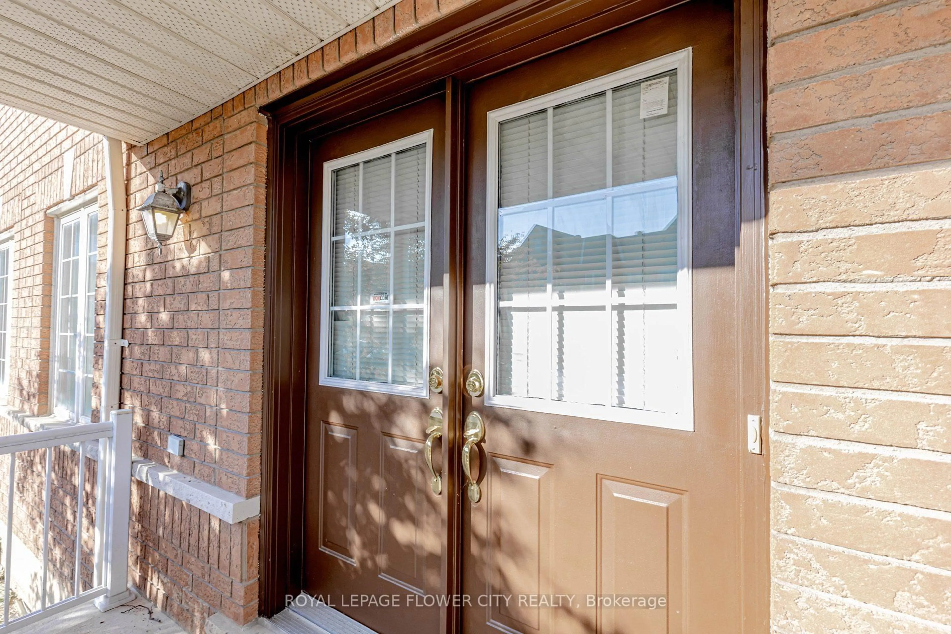 Indoor entryway for 525 Novo Star Dr #150, Mississauga Ontario L5W 1X9