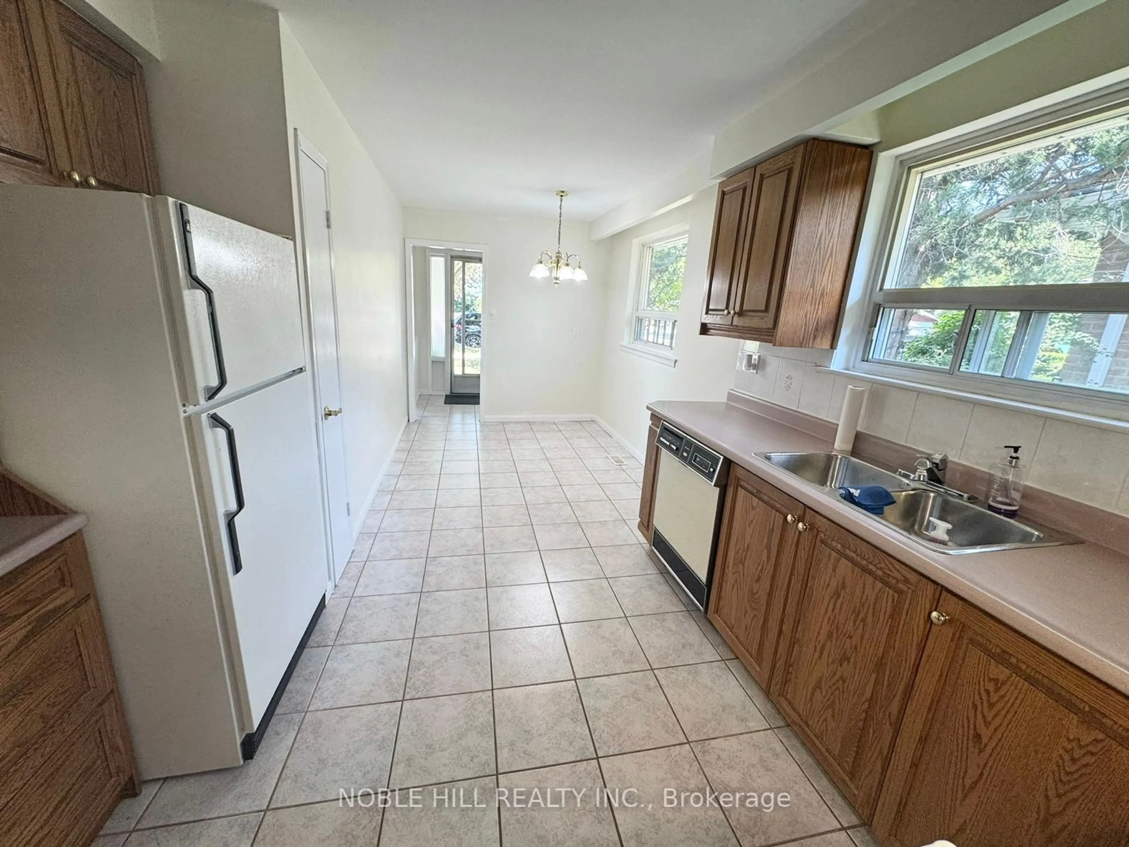 Standard kitchen, ceramic/tile floor for 26 Canerouth Dr, Toronto Ontario M9C 3R5