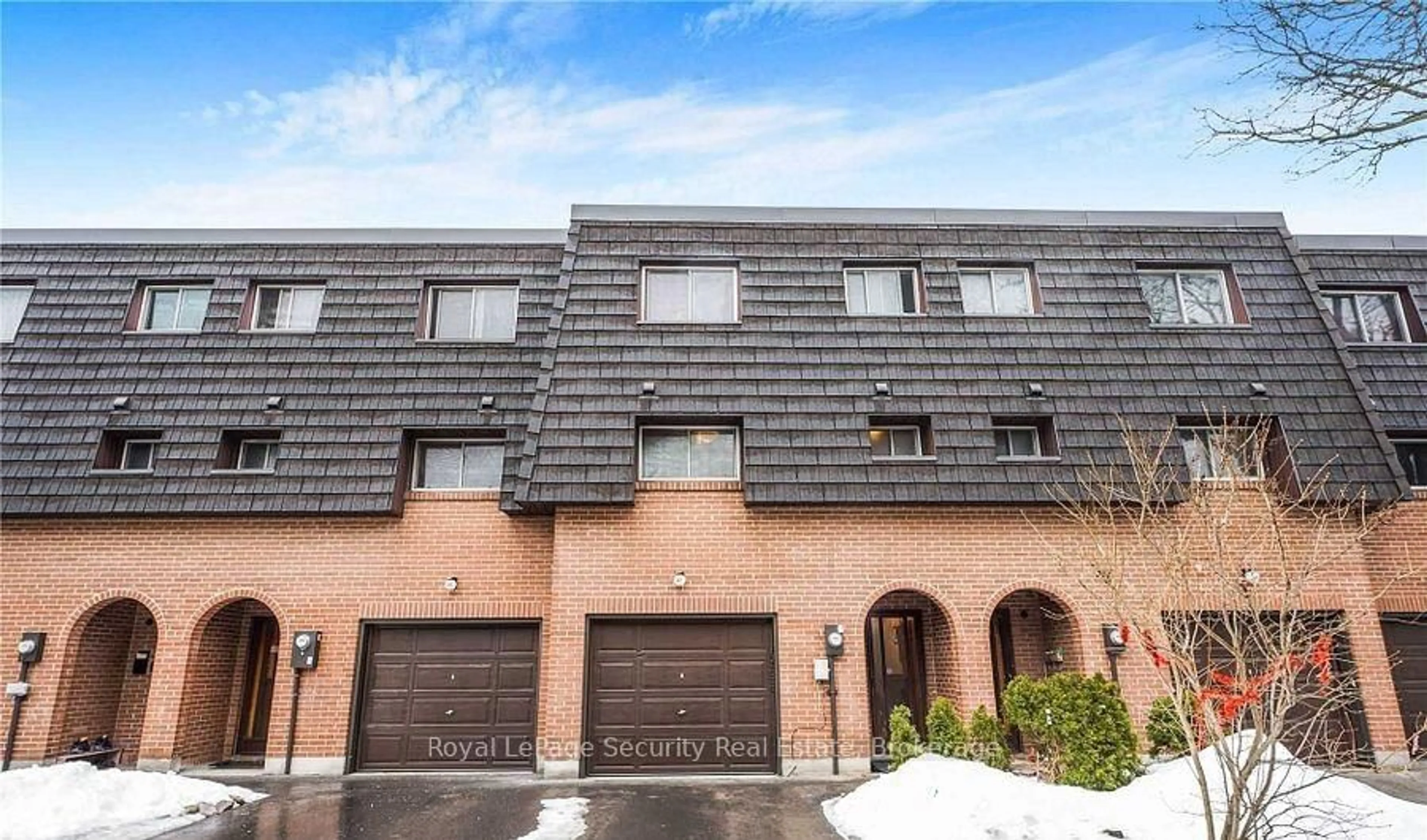 Home with brick exterior material, street for 37 Darras Crt #124, Brampton Ontario L6T 1W7