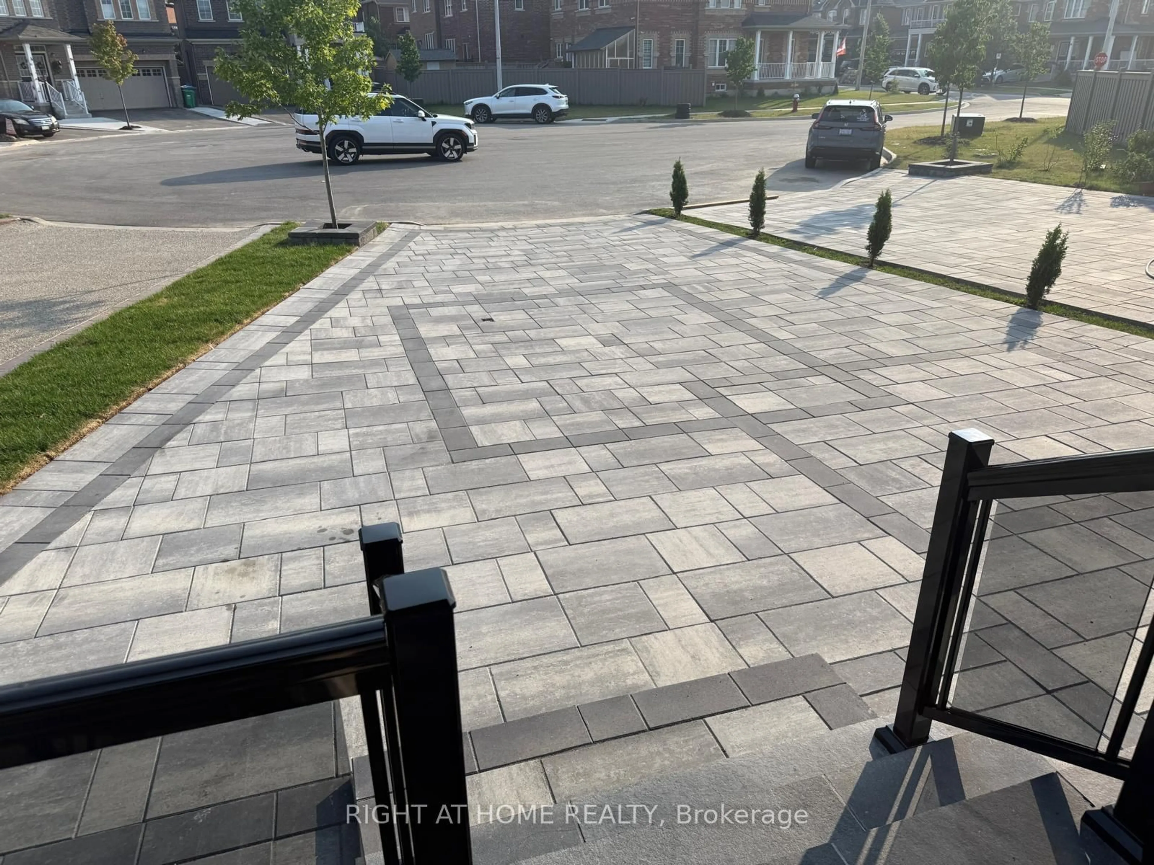 Patio, street for 6 Jenna Crt, Brampton Ontario L6R 3P5