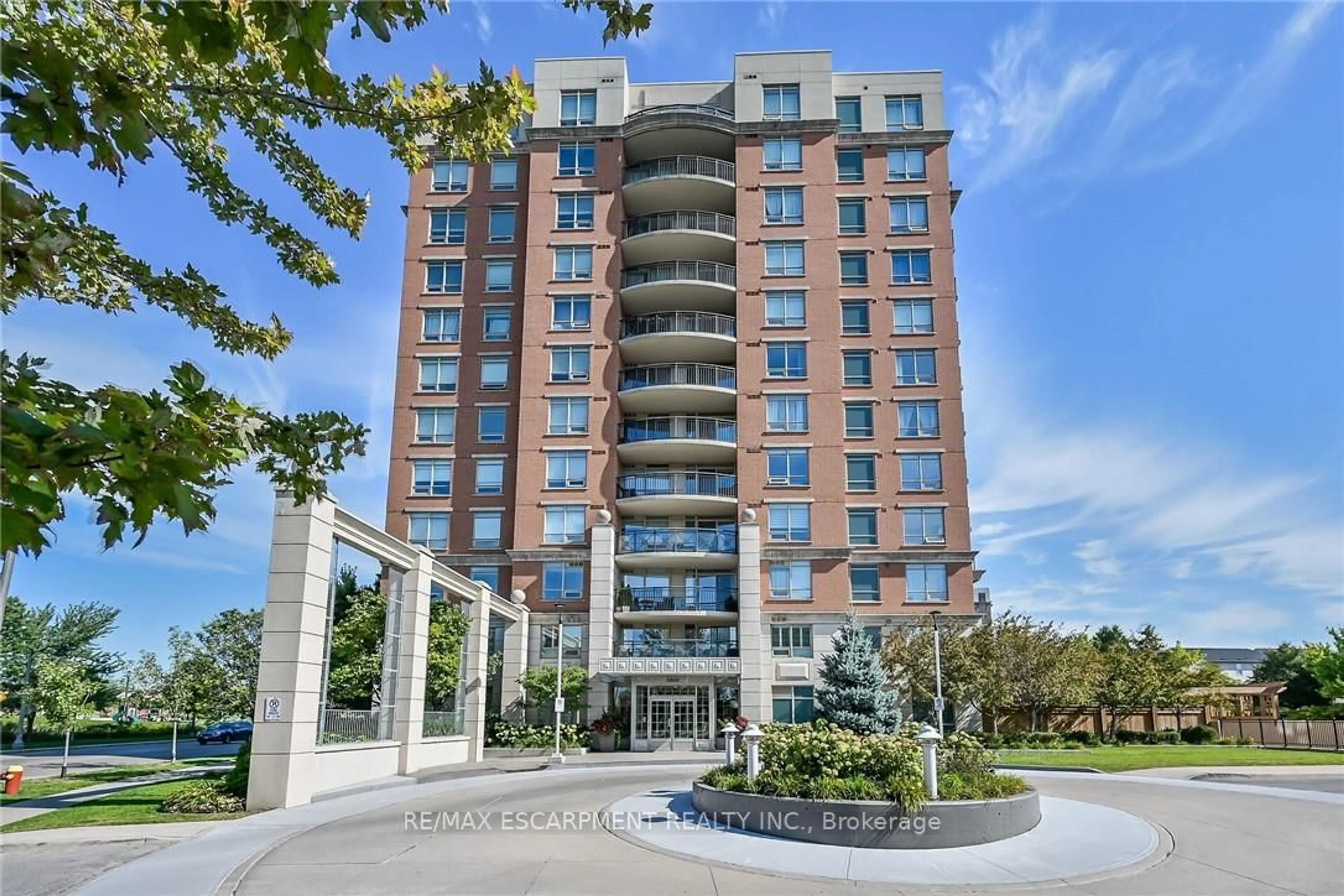 Indoor foyer for 2365 Central Park Dr #601, Oakville Ontario L6H 0C7