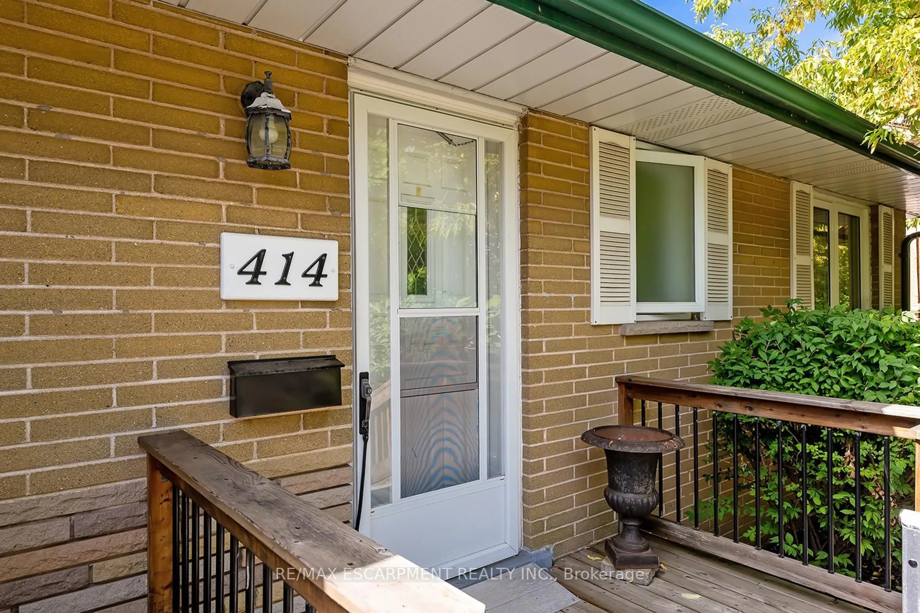 Unknown for 414 Third Line, Oakville Ontario L6L 4A5