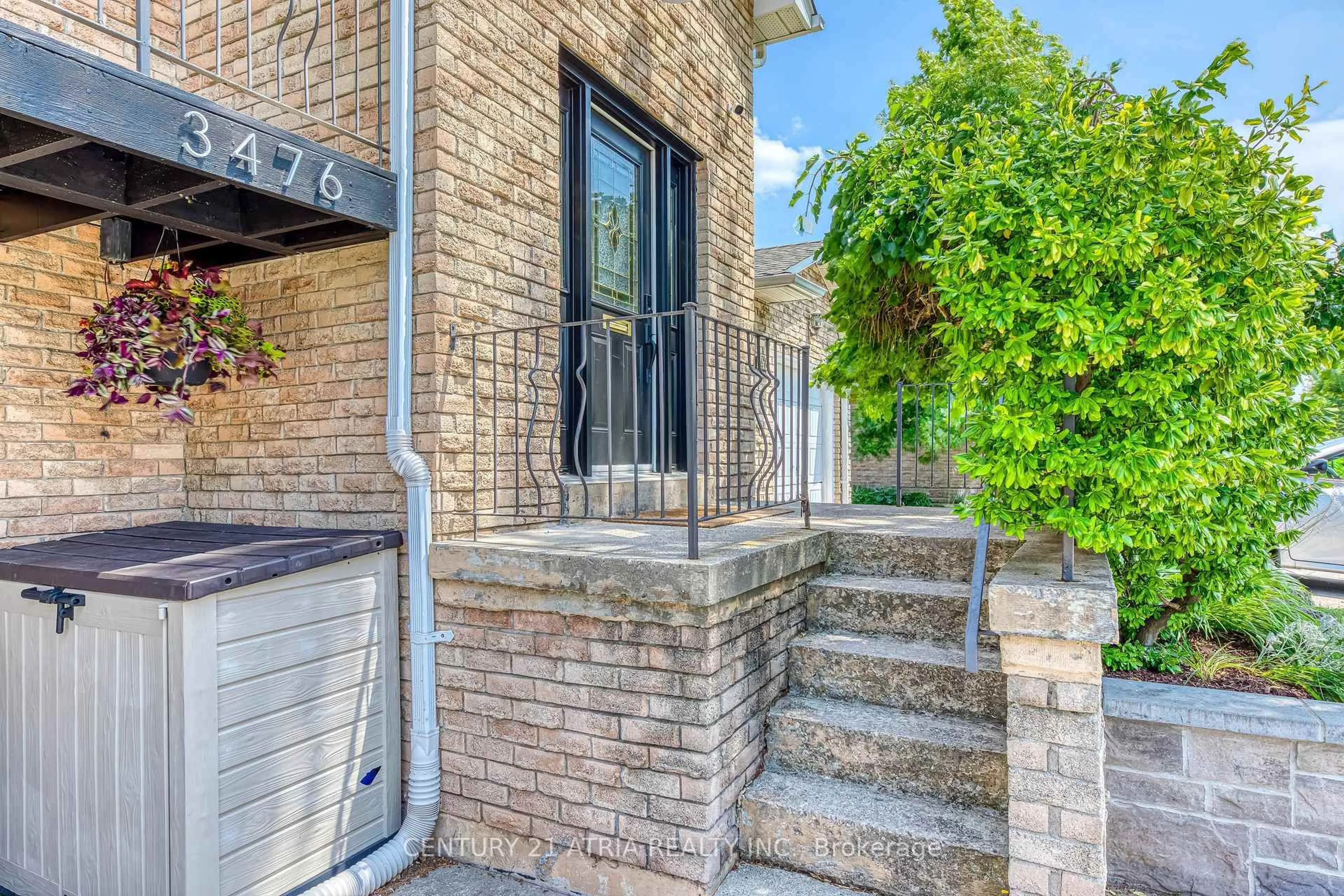 Patio, street for 3476 Hannibal Rd, Burlington Ontario L7M 1Z6