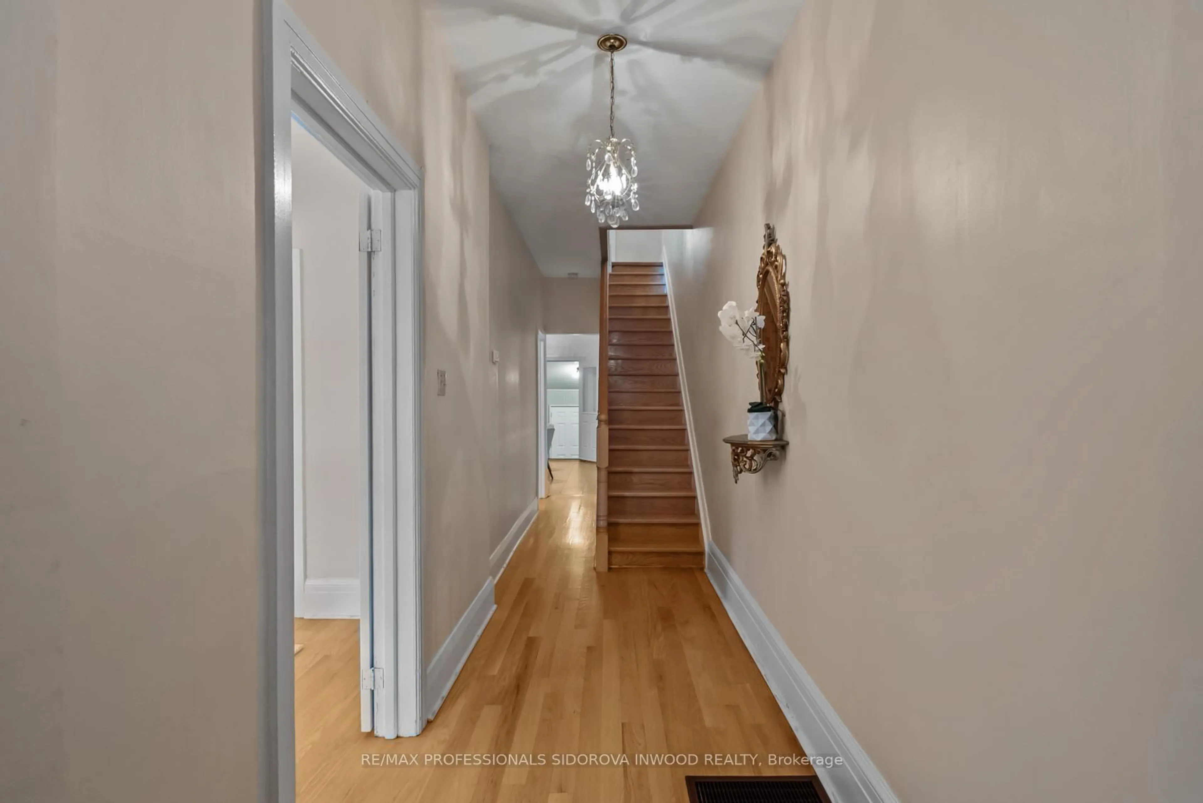 Indoor foyer for 180 Pacific Ave, Toronto Ontario M6P 2P5