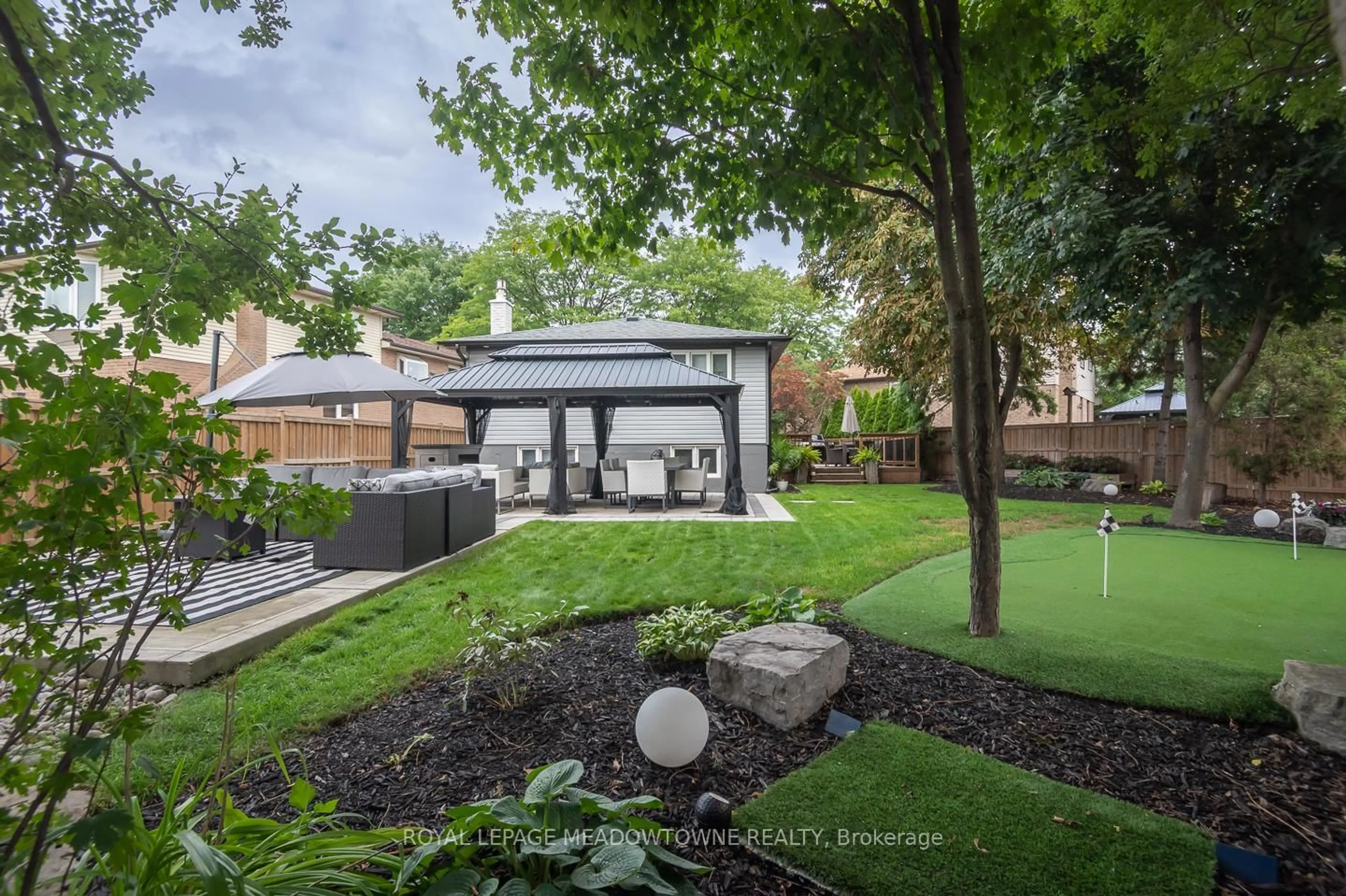 Patio, street for 613 Foster Crt, Milton Ontario L9T 4P1
