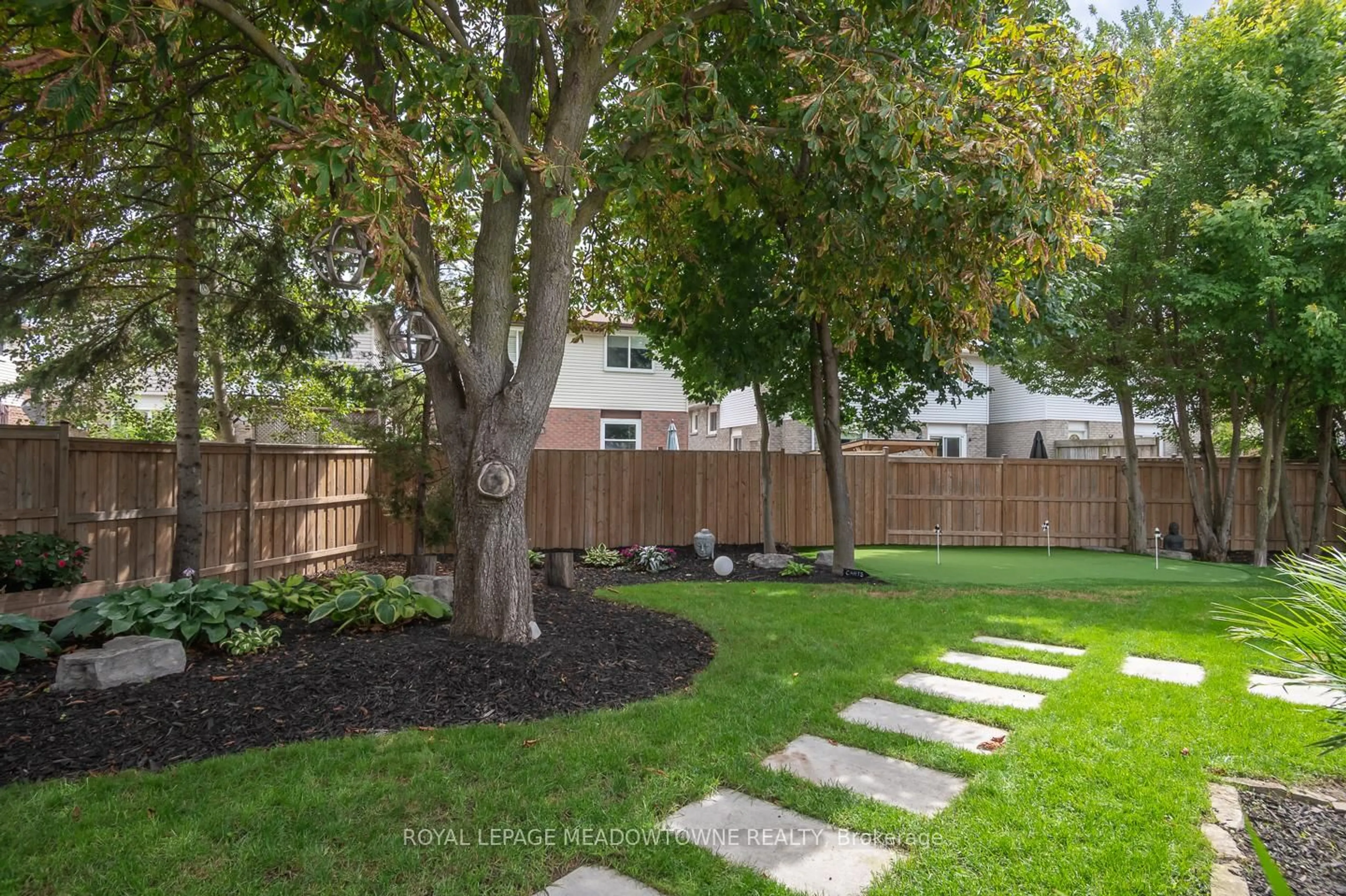 Patio, street for 613 Foster Crt, Milton Ontario L9T 4P1