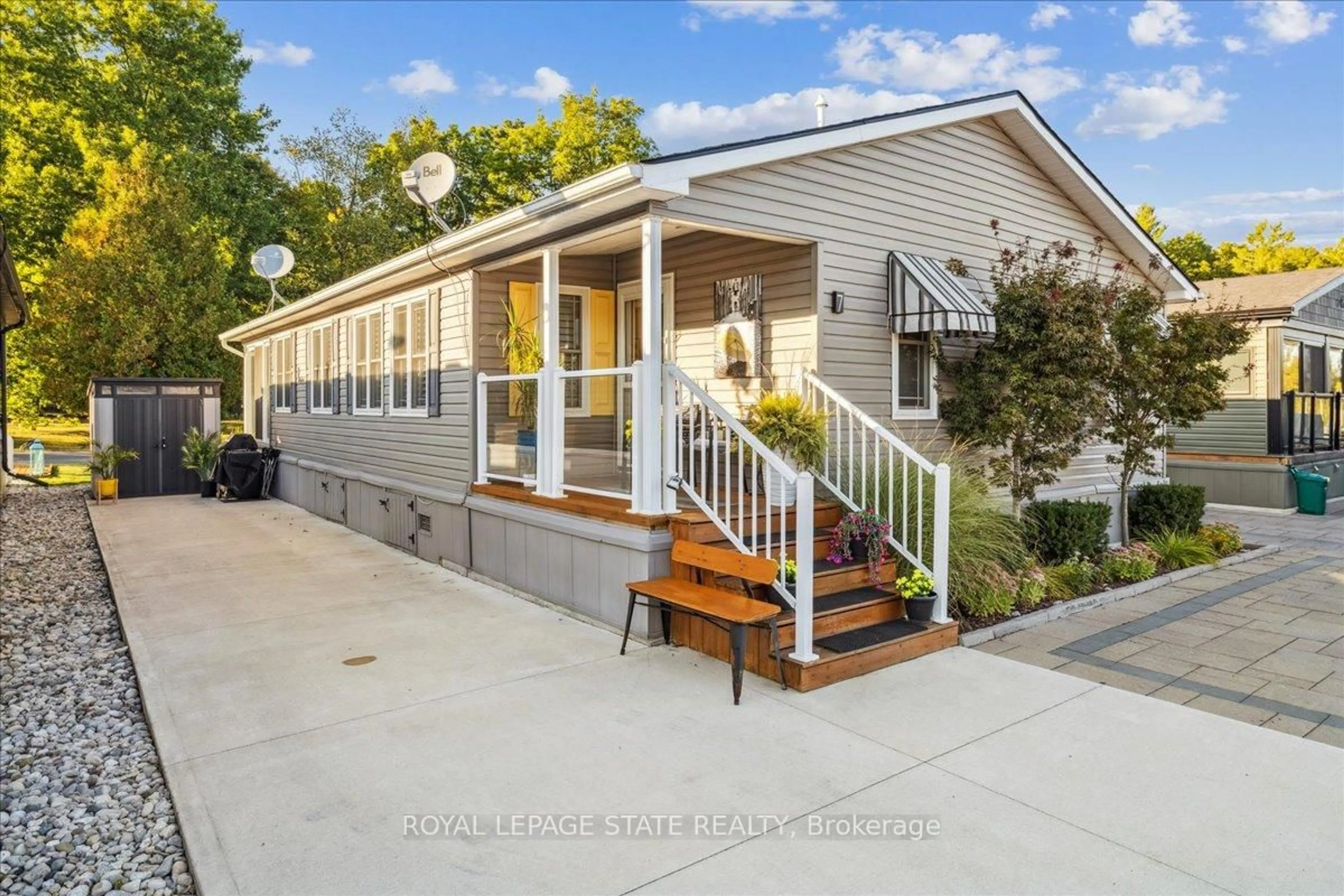 Home with vinyl exterior material, street for 4449 Milburough Line #7 Oak, Burlington Ontario L7P 0C5