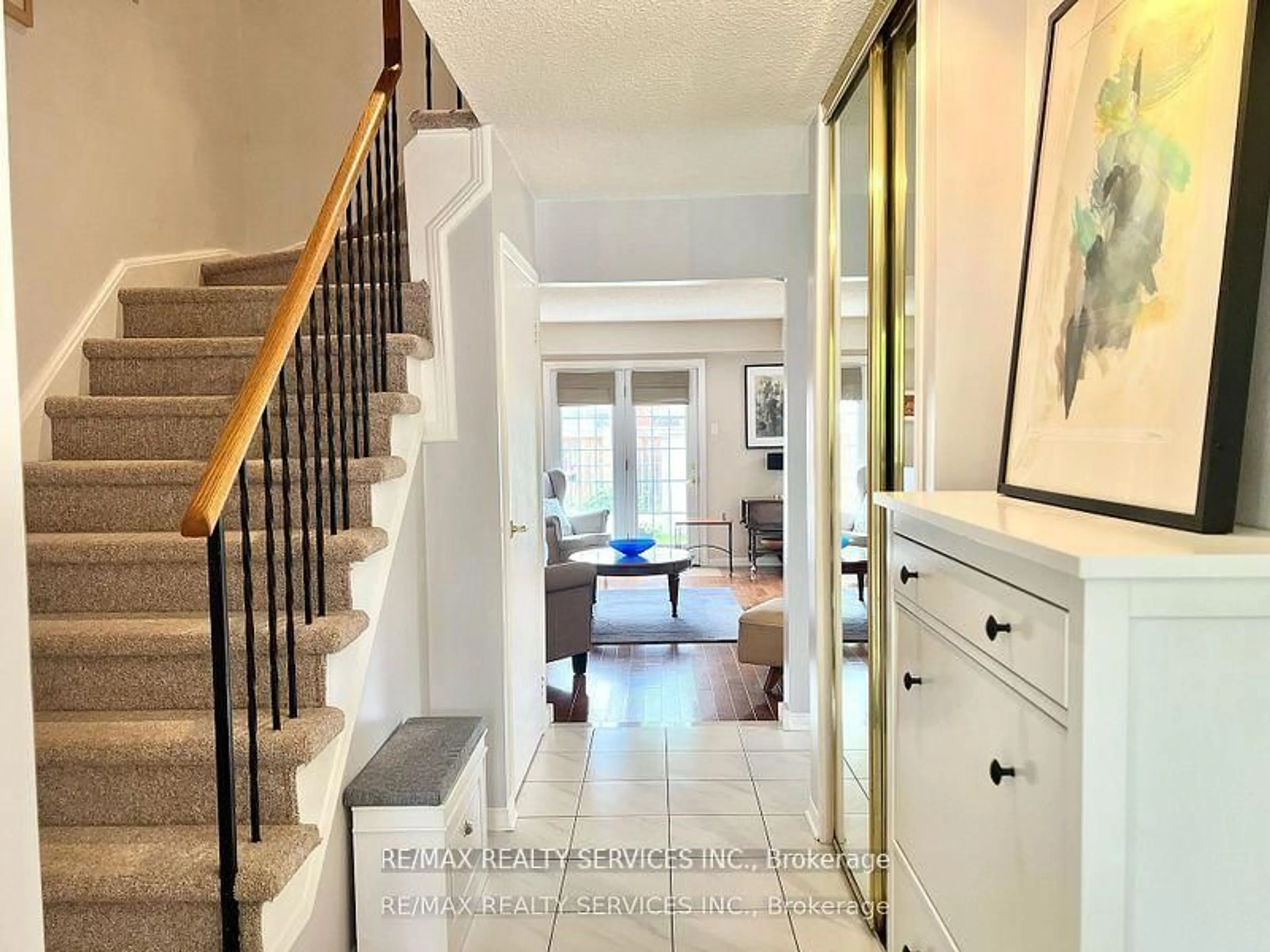 Indoor entryway for 3 Oleander Cres, Brampton Ontario L6Z 2C1