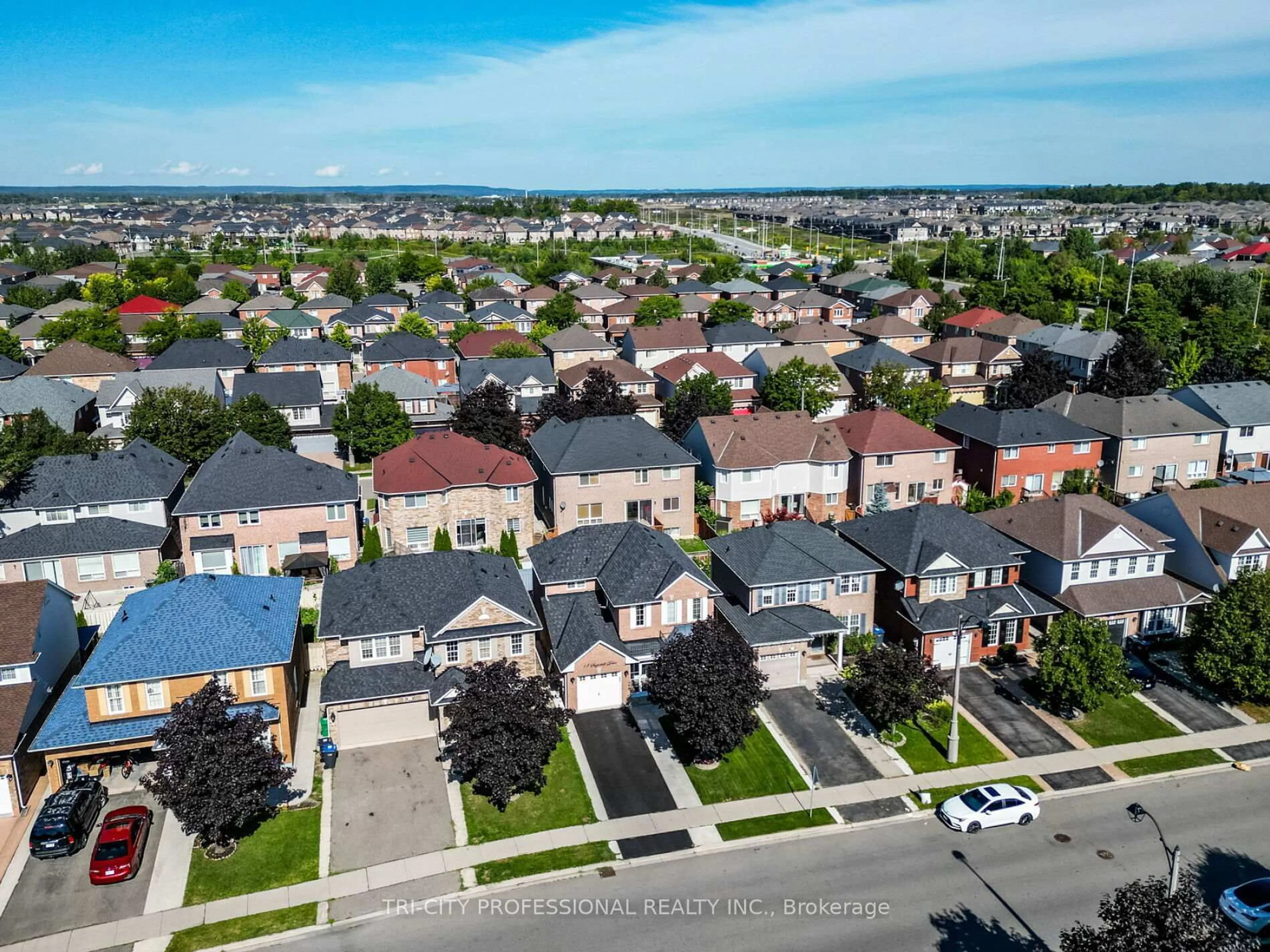 A pic from outside/outdoor area/front of a property/back of a property/a pic from drone, street for 18 Sugarhill Dr, Brampton Ontario L7A 3L8