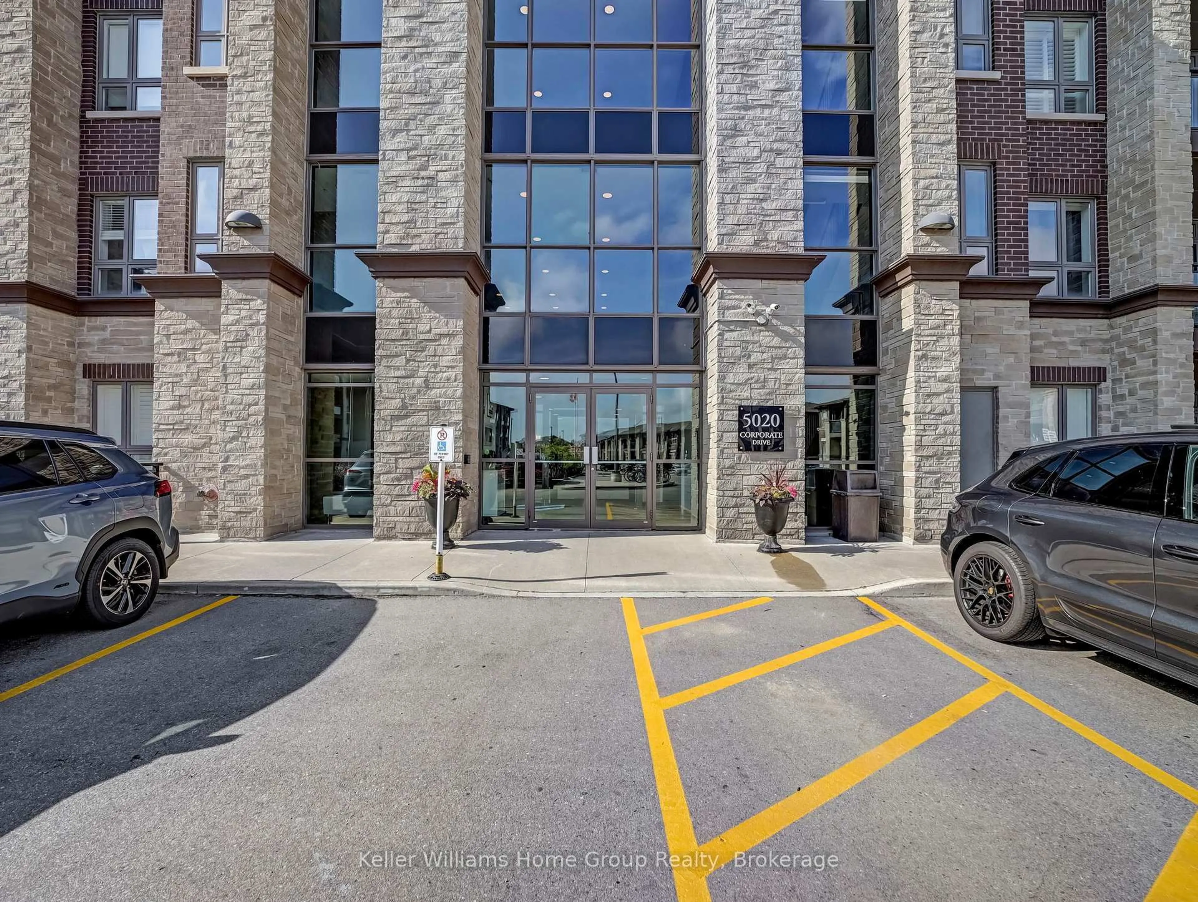 Indoor foyer for 5020 Corporate Dr #308, Burlington Ontario L7L 0H7