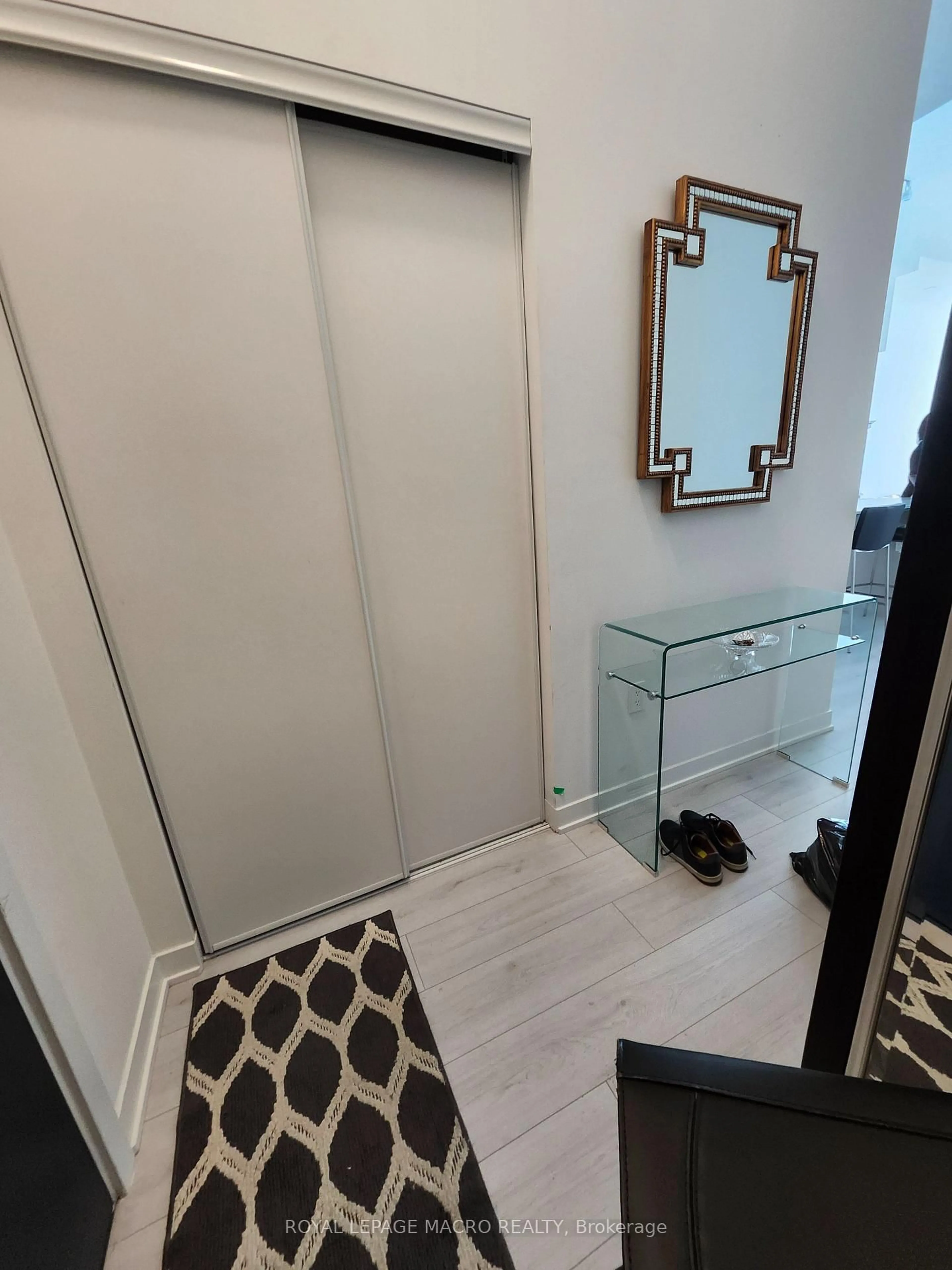Indoor entryway for 395 Dundas St #114, Oakville Ontario L6M 5R8