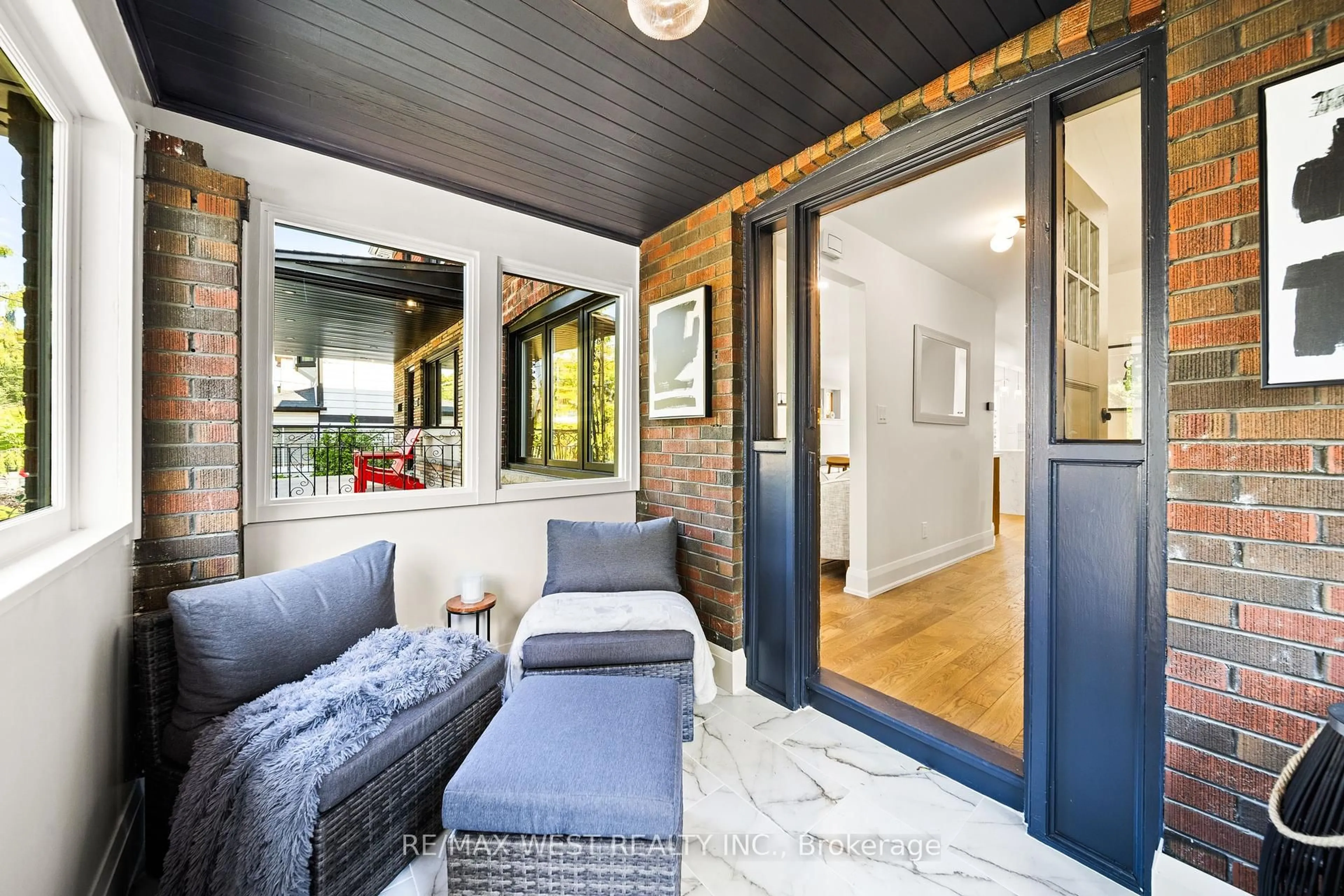 Indoor entryway for 125 Brookside Ave, Toronto Ontario M6S 4G8