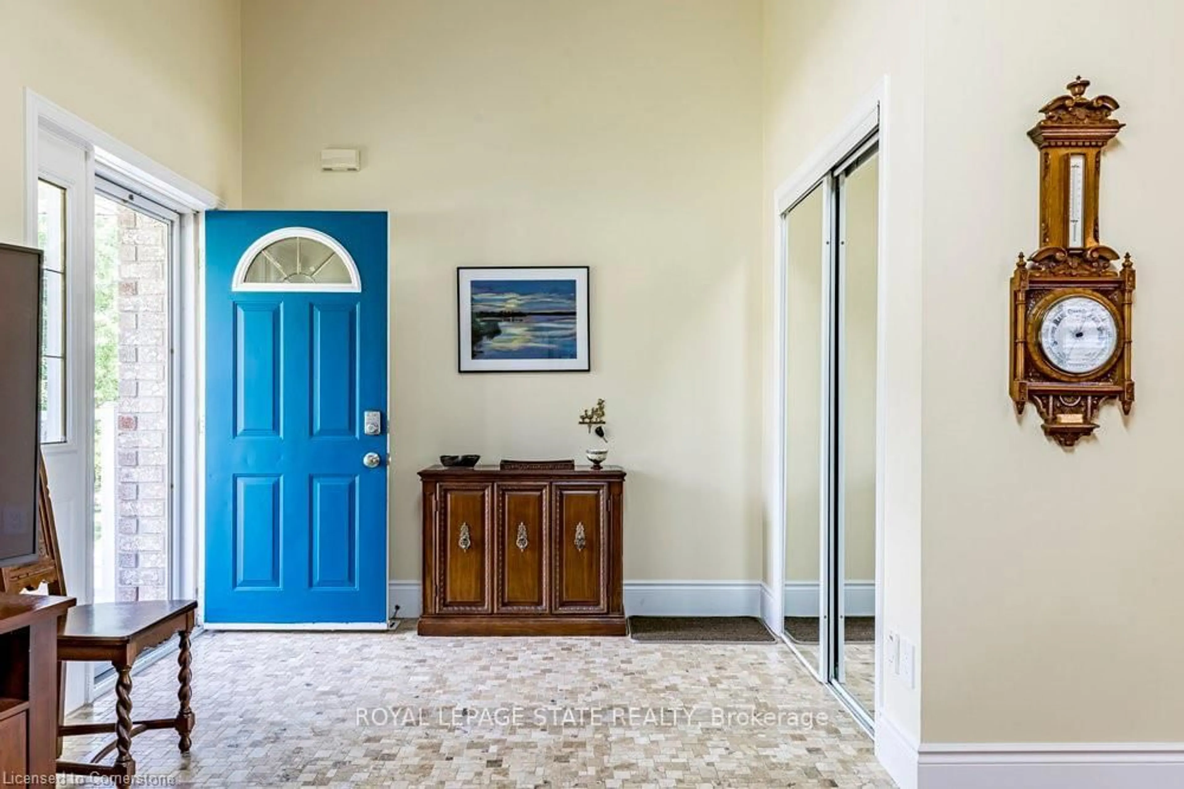 Indoor foyer for 1510 Norwood Ave, Burlington Ontario L7T 1V8