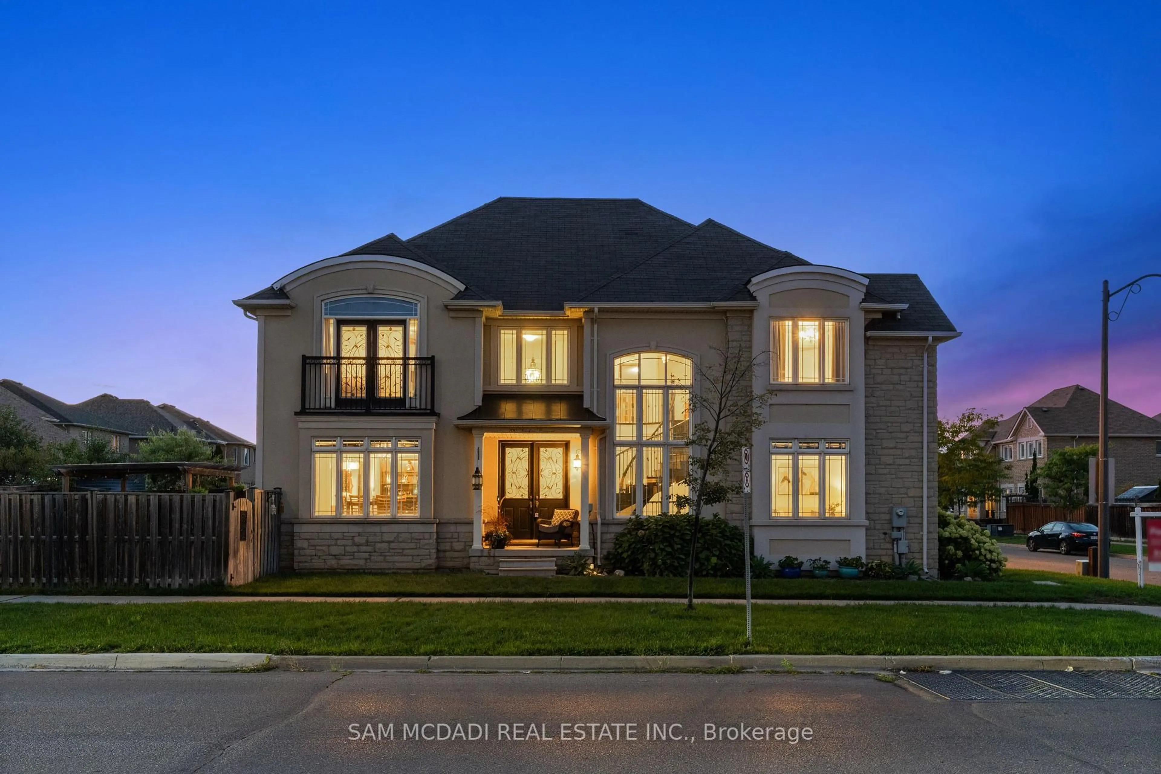 Home with brick exterior material, unknown for 700 Serafini Cres, Milton Ontario L9T 7P4