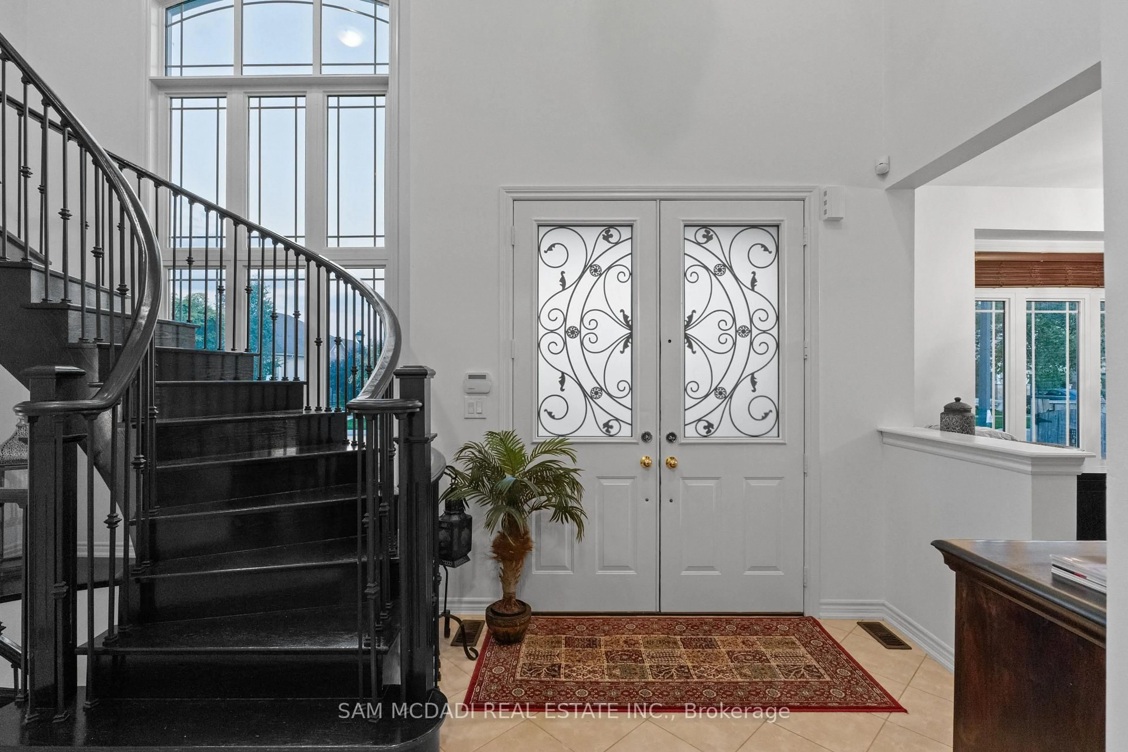 Indoor entryway for 700 Serafini Cres, Milton Ontario L9T 7P4