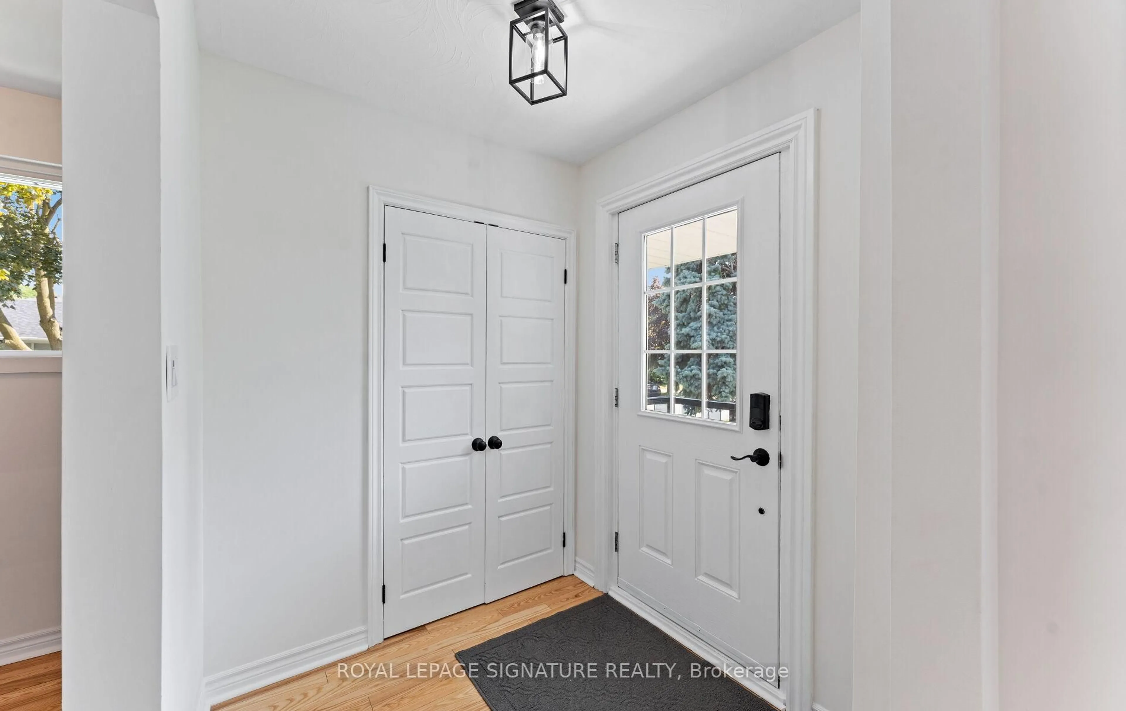 Indoor entryway for 36 Newell Crt, Toronto Ontario M9A 4V1