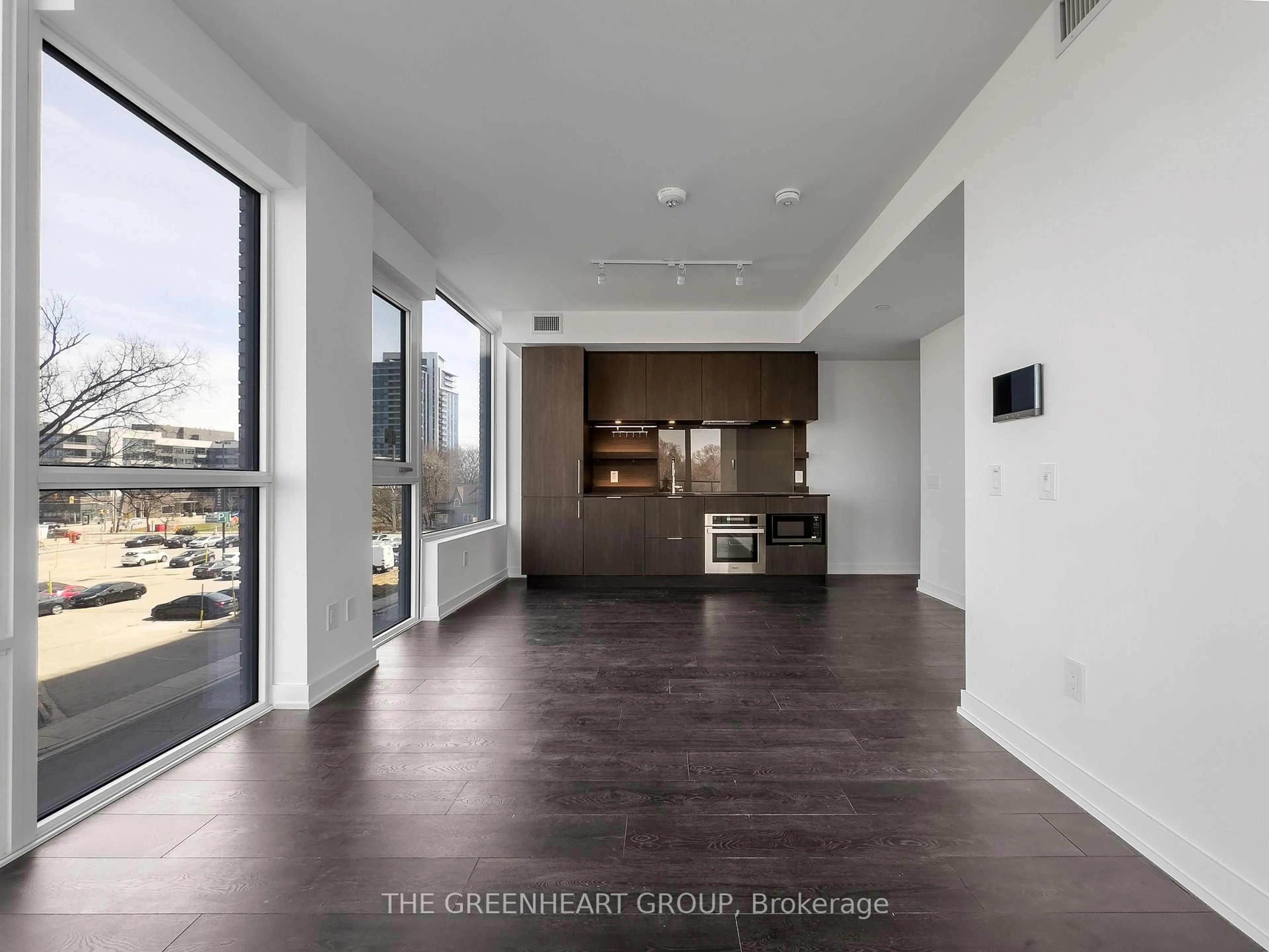 Unknown for 28 Ann St #221, Mississauga Ontario L5G 0E1