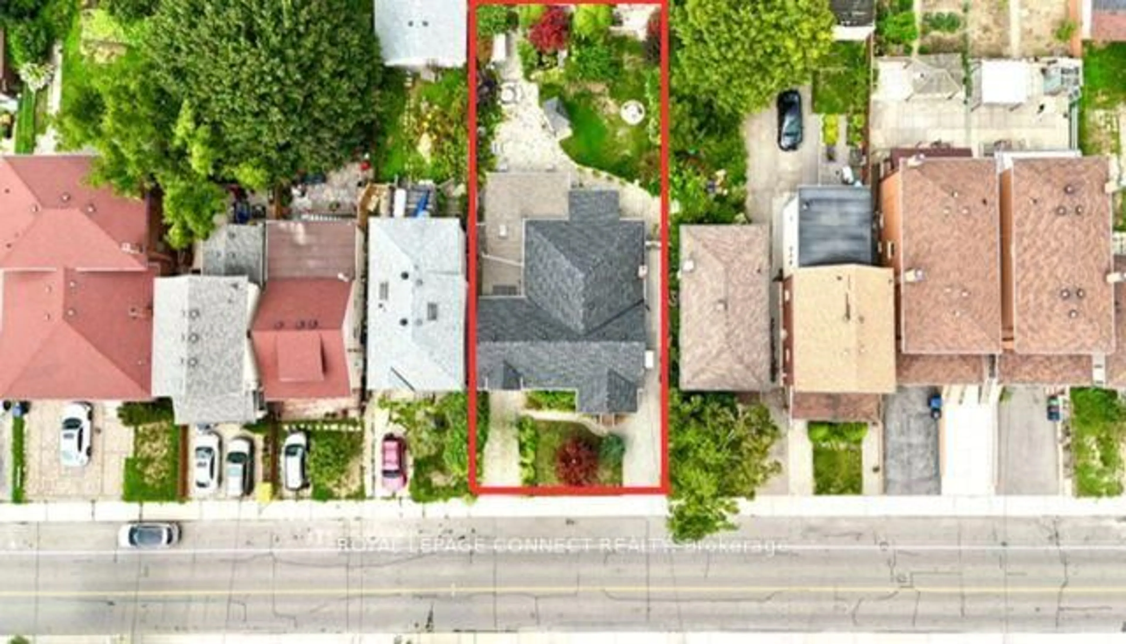 A pic from outside/outdoor area/front of a property/back of a property/a pic from drone, street for 30 East Dr, Toronto Ontario M6N 2N7