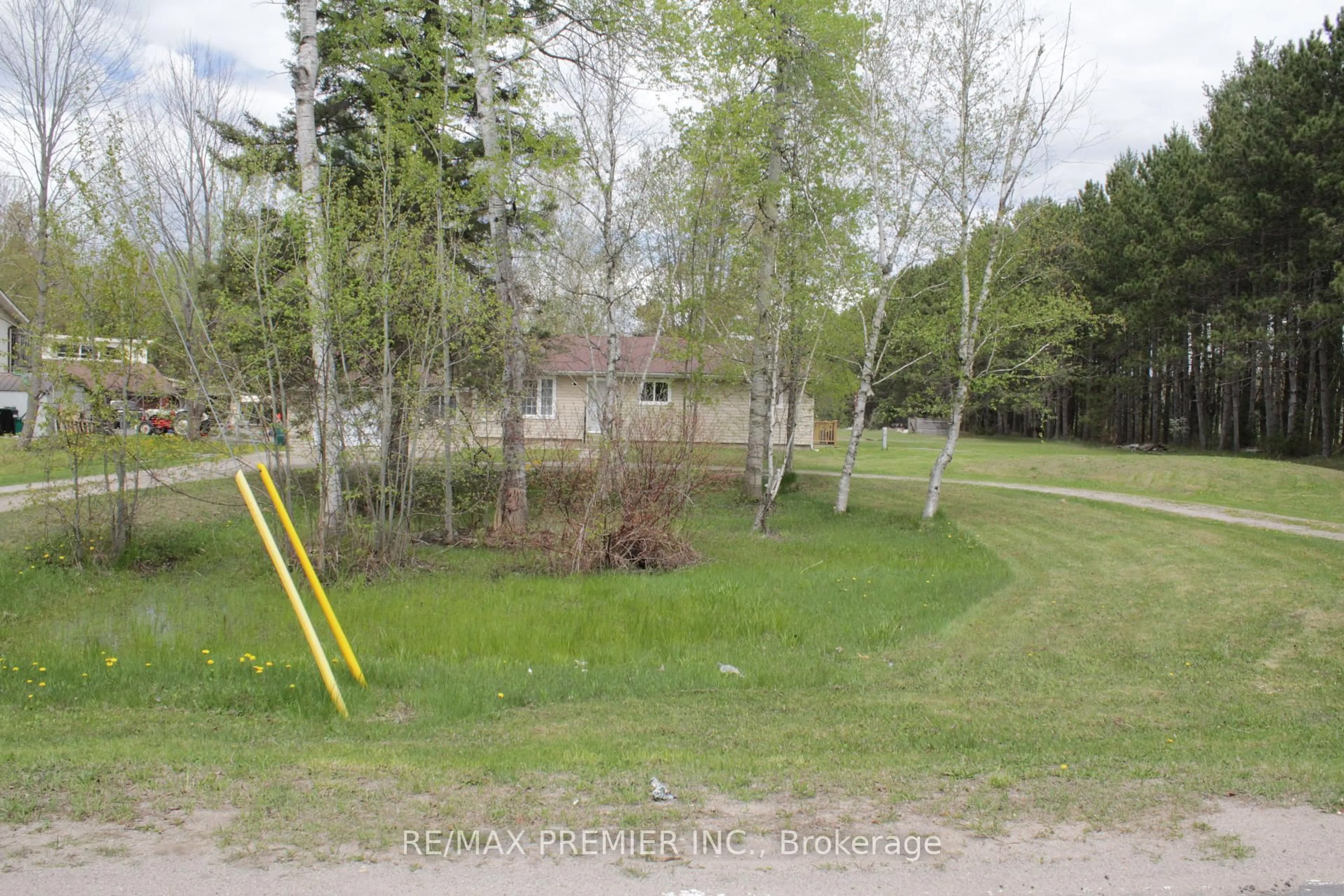 A pic from outside/outdoor area/front of a property/back of a property/a pic from drone, forest/trees view for 164 Royal Valley Dr, Caledon Ontario L7C 1B7