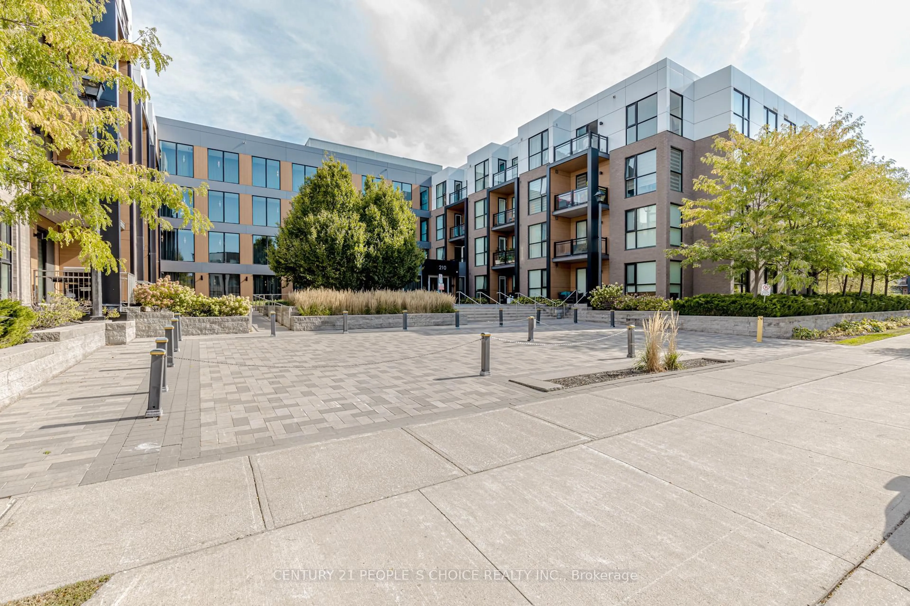 A pic from outside/outdoor area/front of a property/back of a property/a pic from drone, street for 210 Sabina Dr #217, Oakville Ontario L6H 0W6