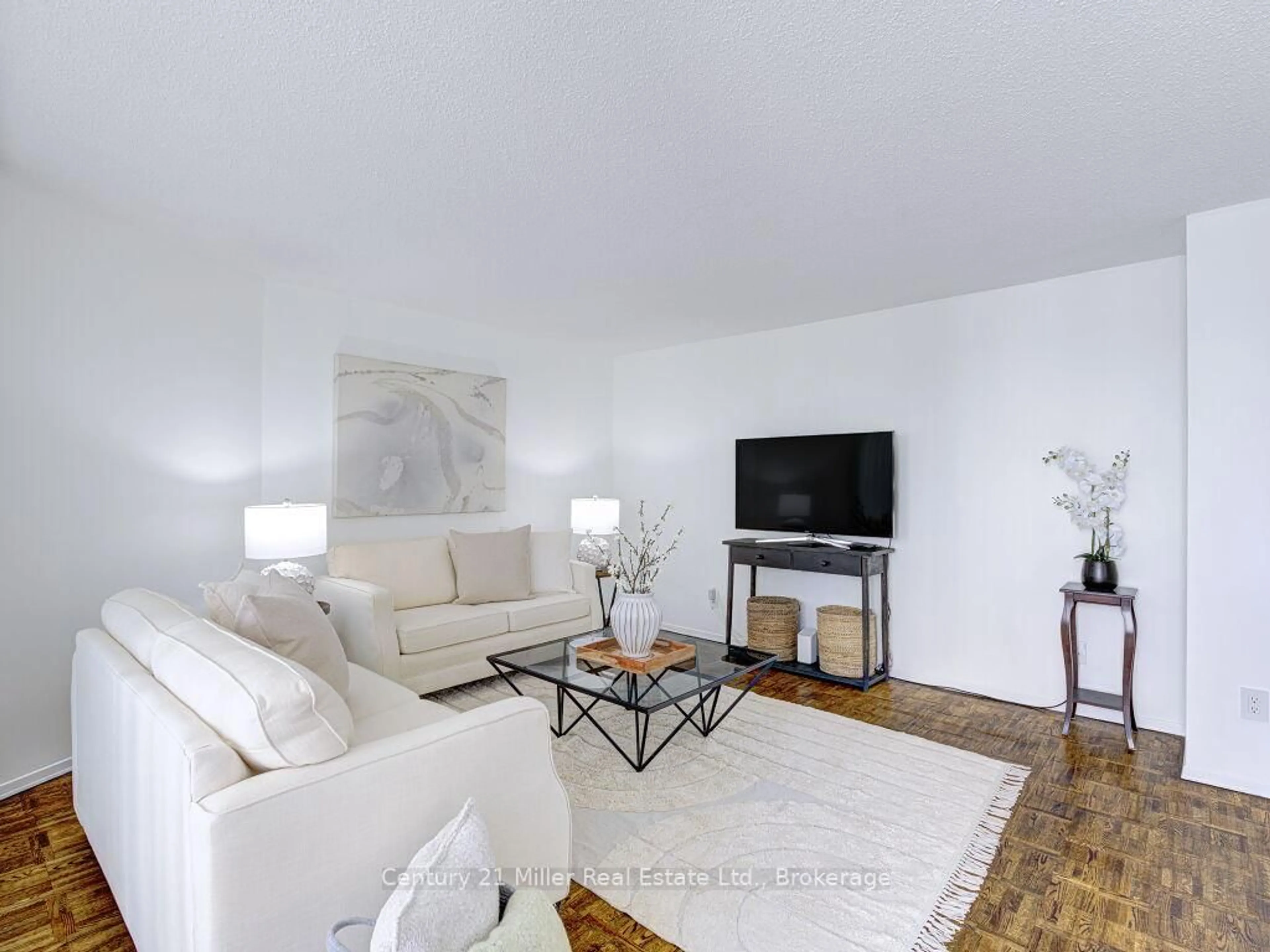 Living room with furniture, unknown for 3695 Kaneff Cres ##606, Mississauga Ontario L5A 4B6