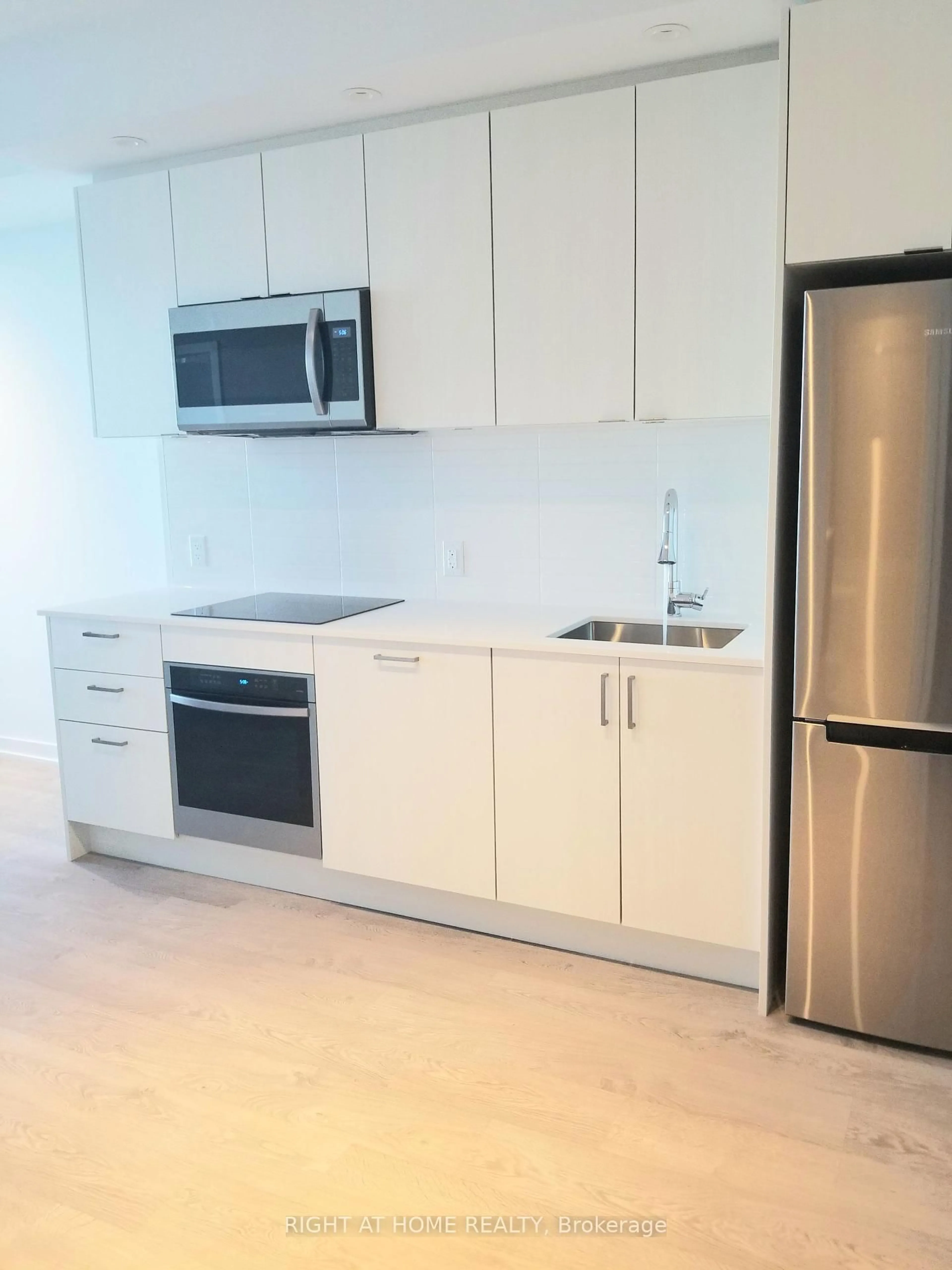 Standard kitchen, unknown for 1926 Lake Shore Blvd #2708, Toronto Ontario M6S 1A1