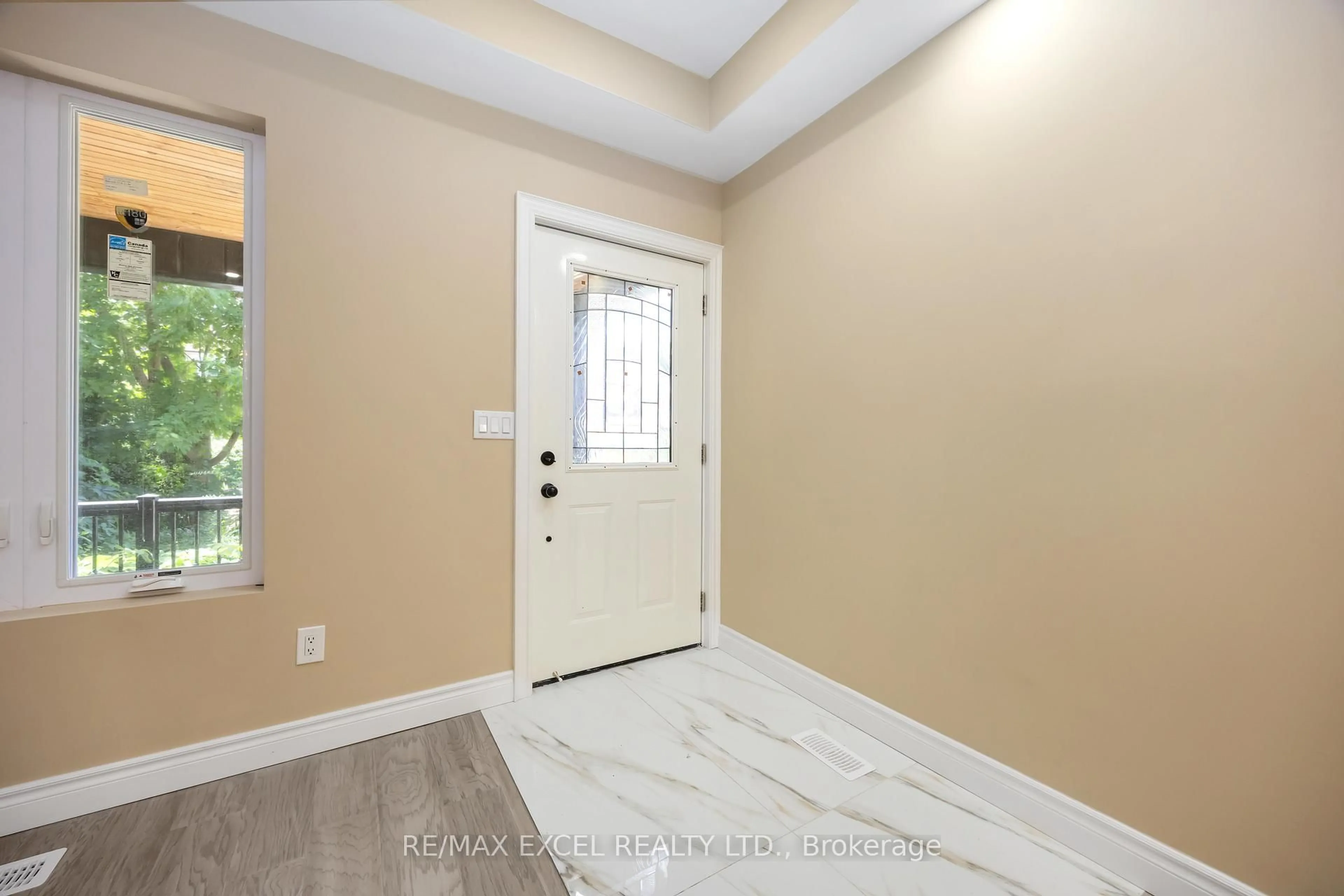 Indoor entryway for 75 Harvie Ave, Toronto Ontario M6E 4K4