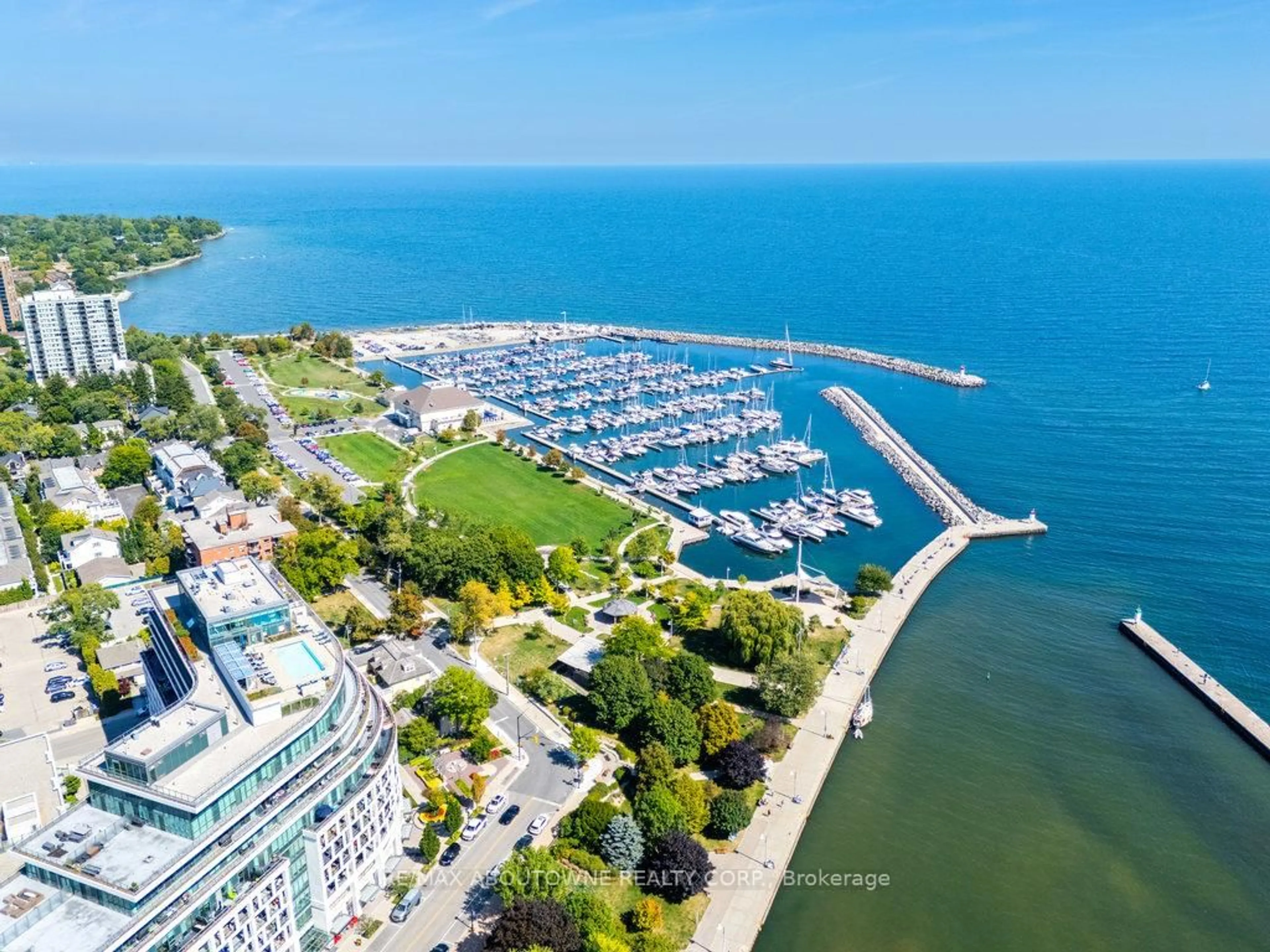 A pic from outside/outdoor area/front of a property/back of a property/a pic from drone, water/lake/river/ocean view for 120 Bronte Rd #8, Oakville Ontario L6L 3C1