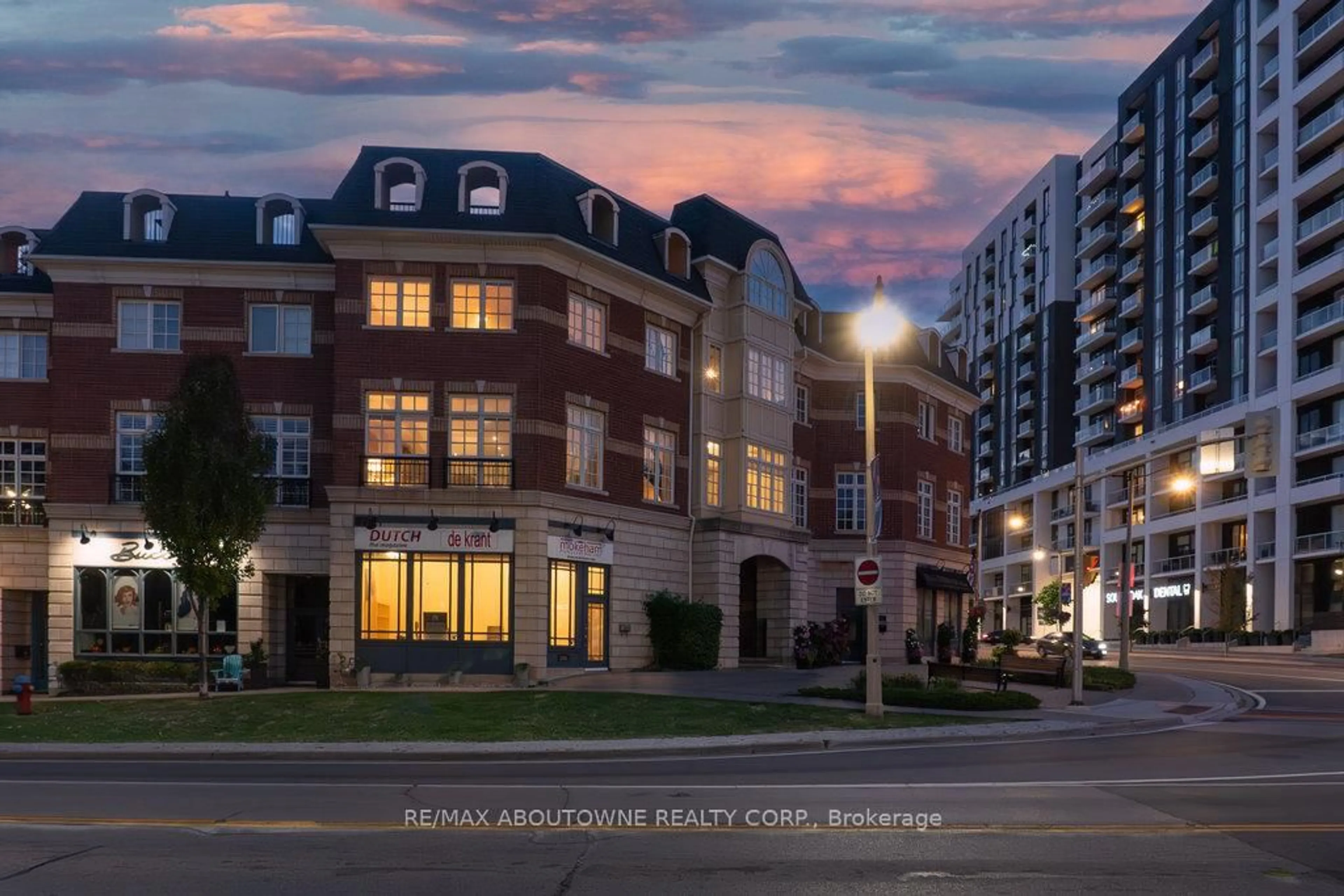 Home with brick exterior material, street for 120 Bronte Rd #8, Oakville Ontario L6L 3C1