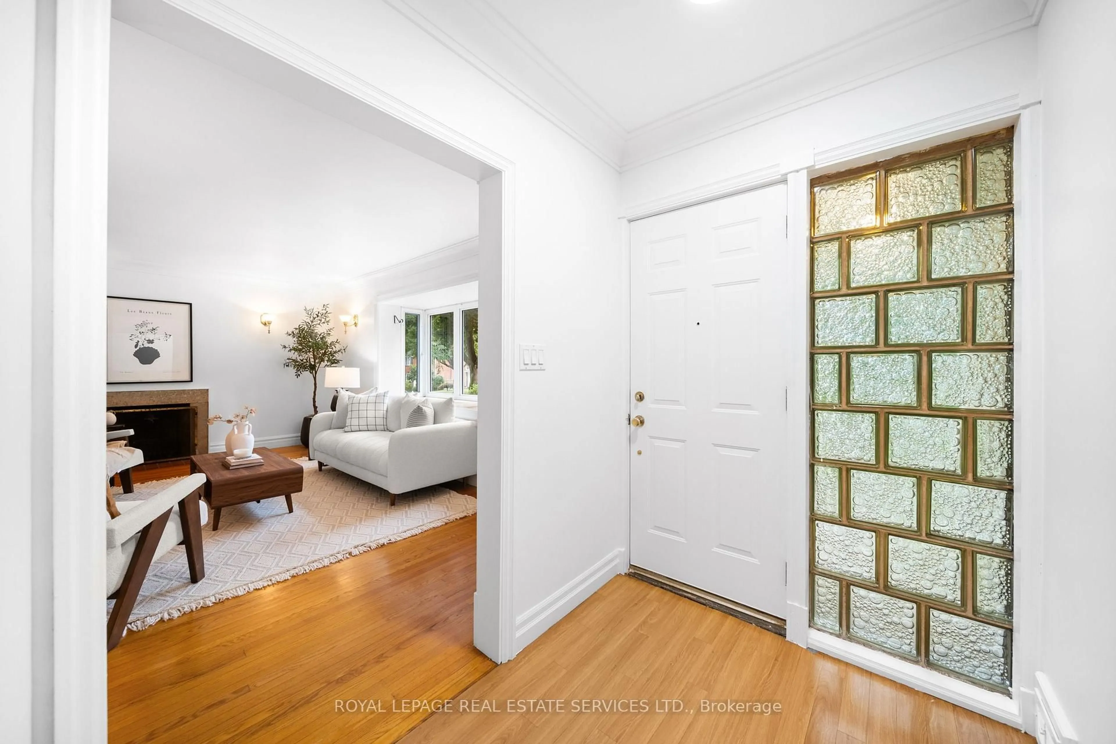 Indoor entryway for 29 Robin Hood Rd, Toronto Ontario M9A 2W6