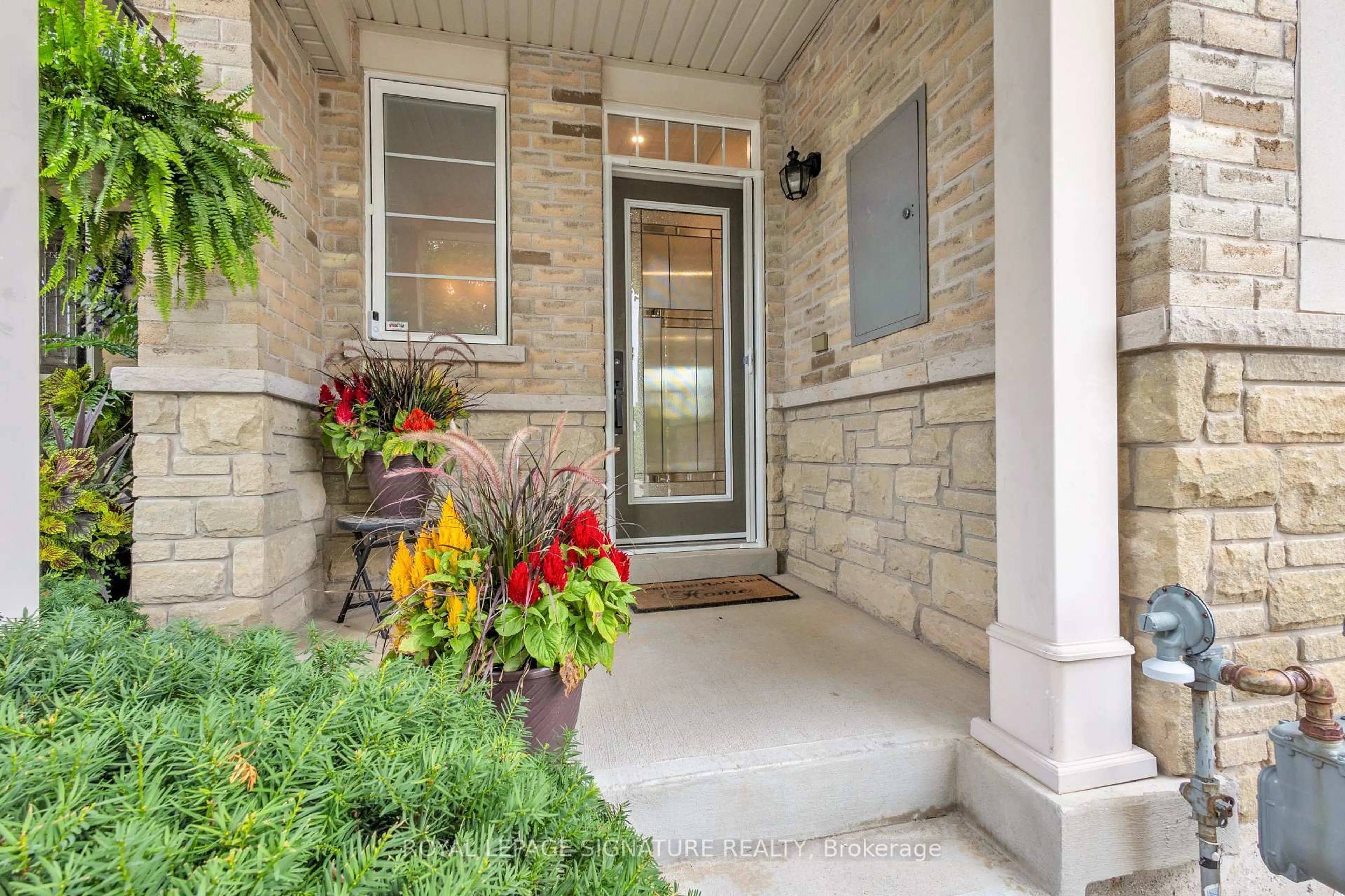 Indoor entryway for 4120 Rawlins Common, Burlington Ontario L7M 0B4