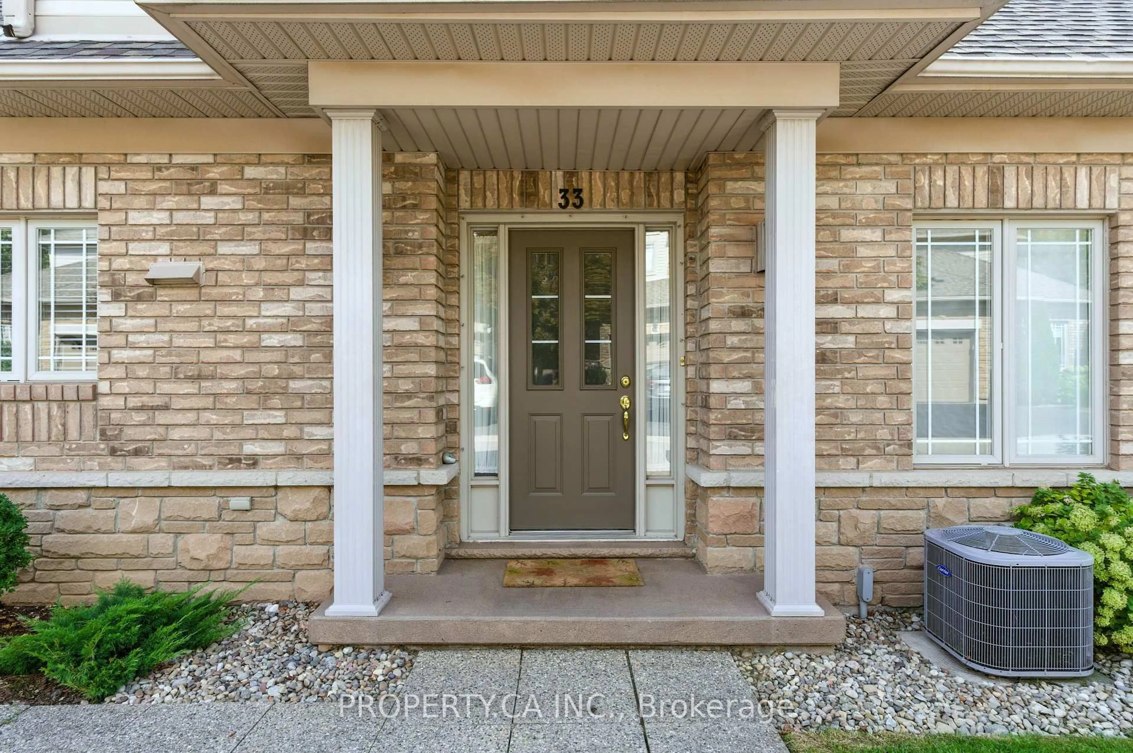 Indoor entryway for 2169 Orchard Rd #33, Burlington Ontario L7L 7J1