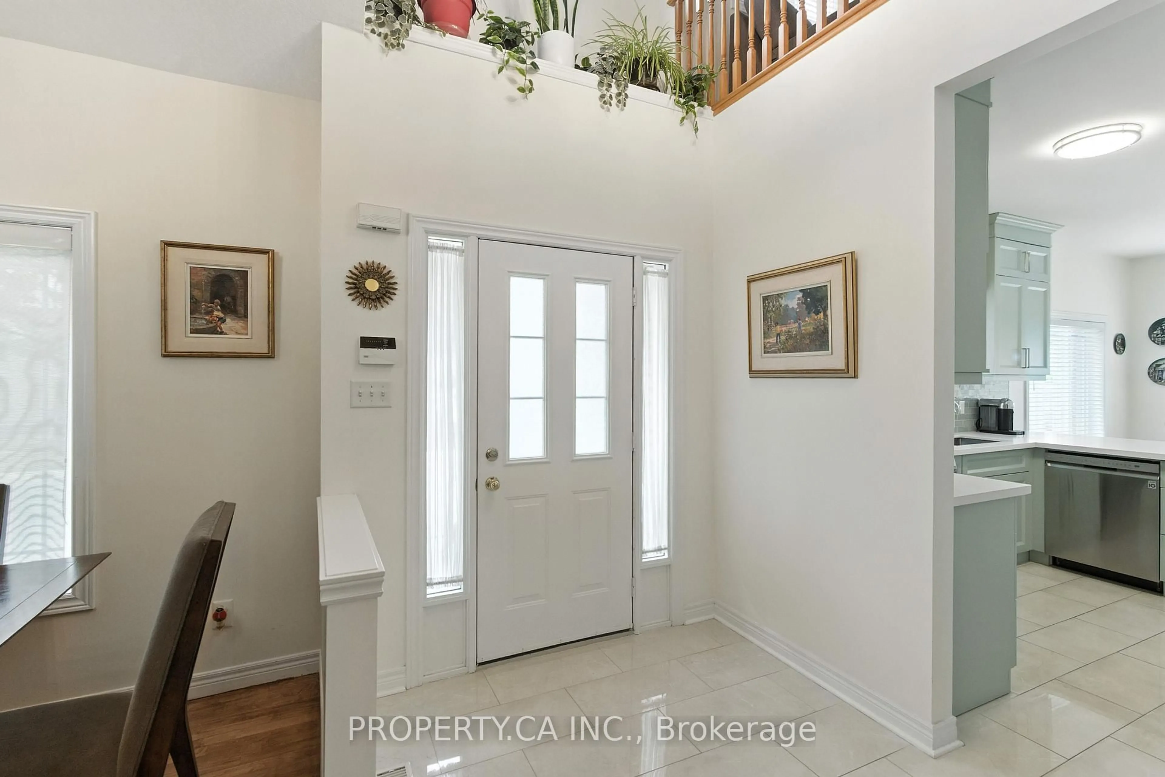 Indoor entryway for 2169 Orchard Rd #33, Burlington Ontario L7L 7J1