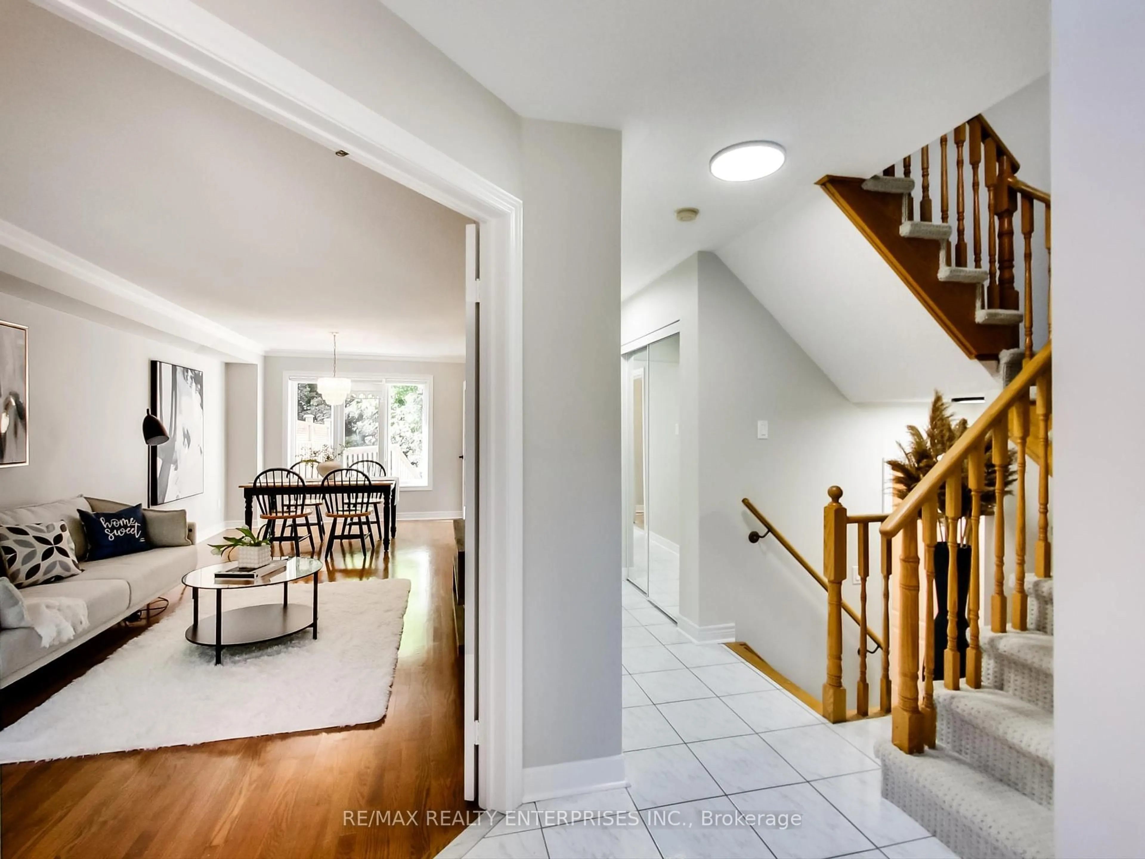 Indoor entryway for 1905 Broad Hollow Gate #32, Mississauga Ontario L5L 5X2