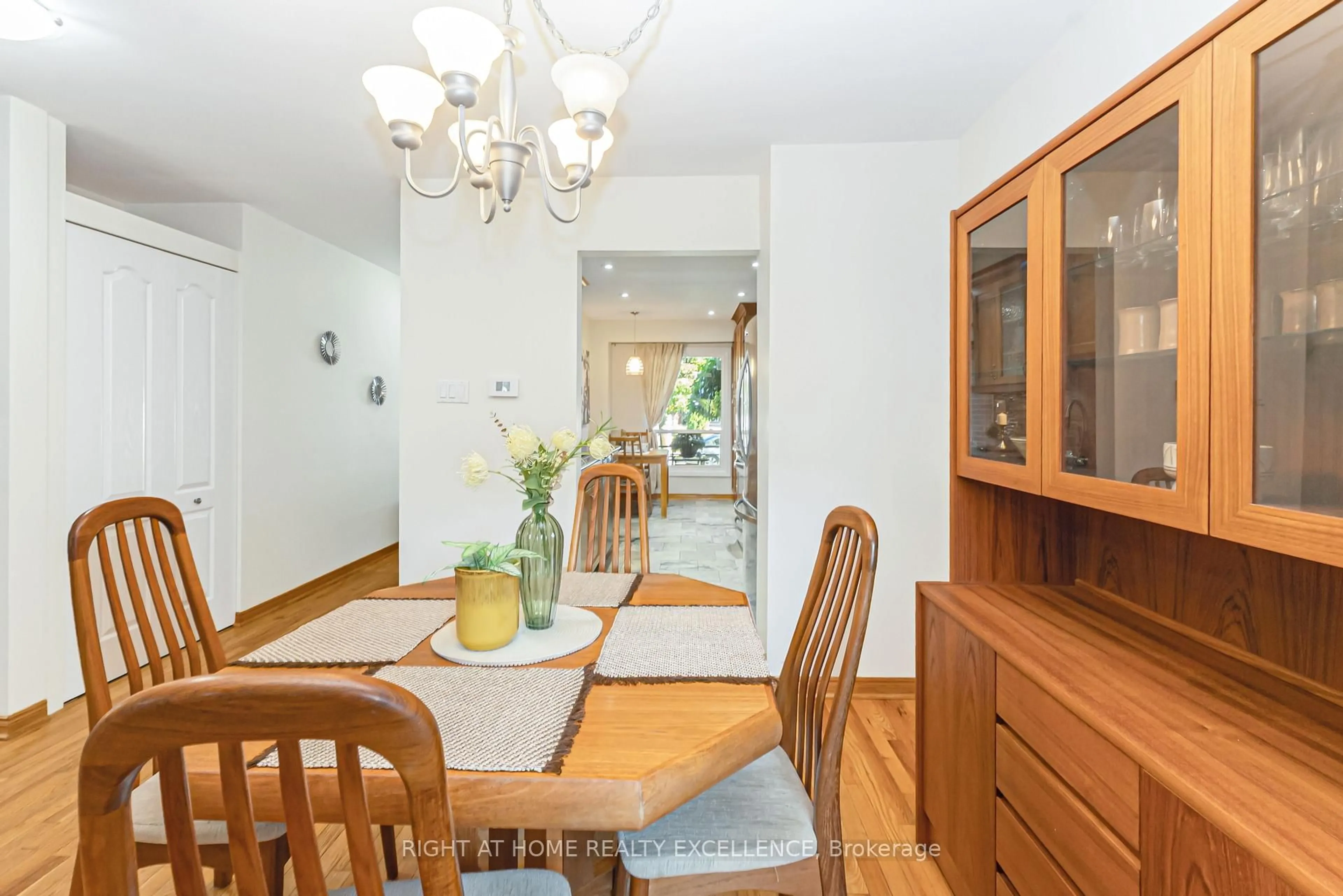 Dining room, unknown for 13 Simmions Blvd, Brampton Ontario L6V 3V3