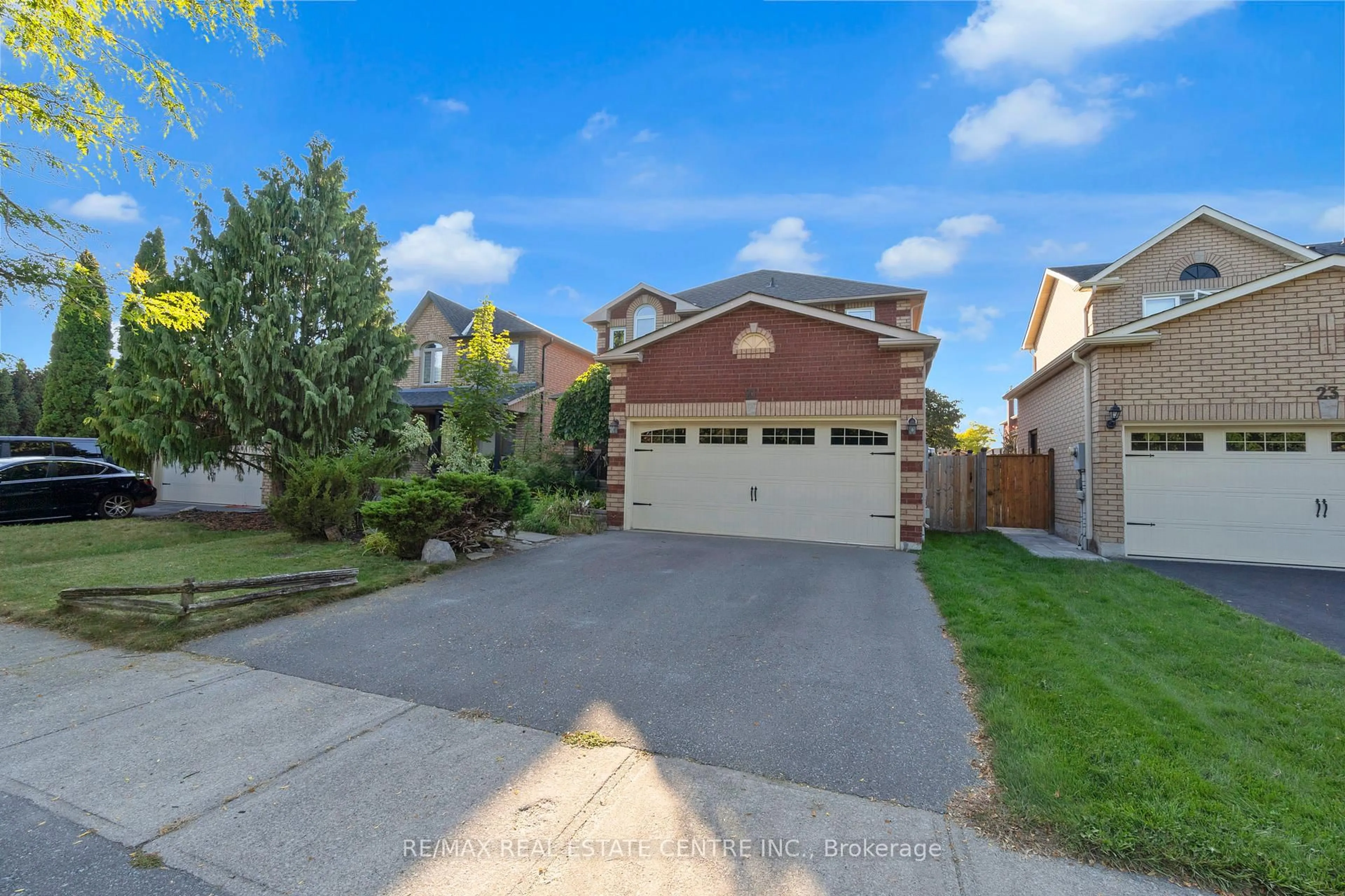 A pic from outside/outdoor area/front of a property/back of a property/a pic from drone, street for 21 Watson Rd, Halton Hills Ontario L7G 5P4