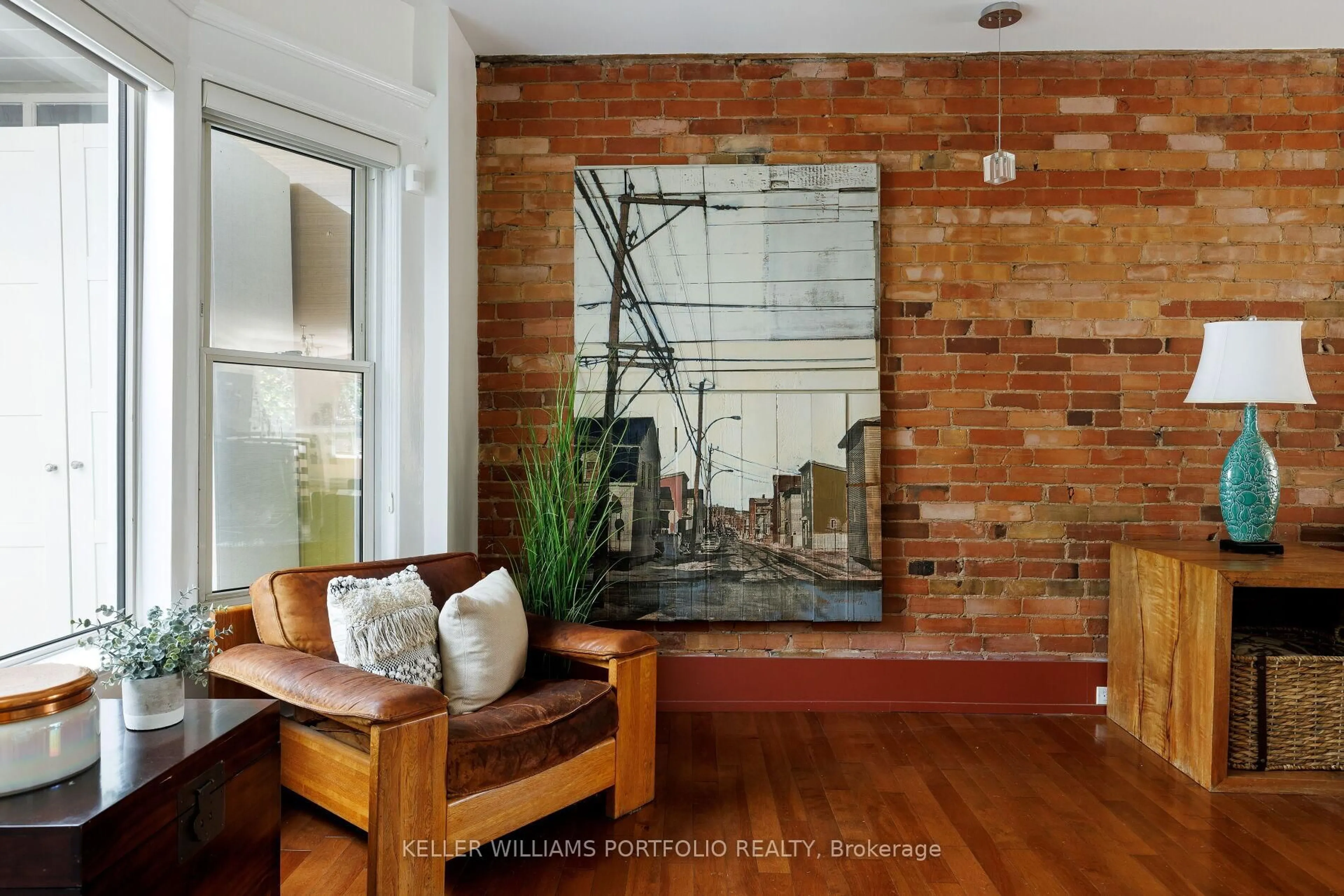 Indoor entryway for 77 Hook Ave, Toronto Ontario M6P 1T3